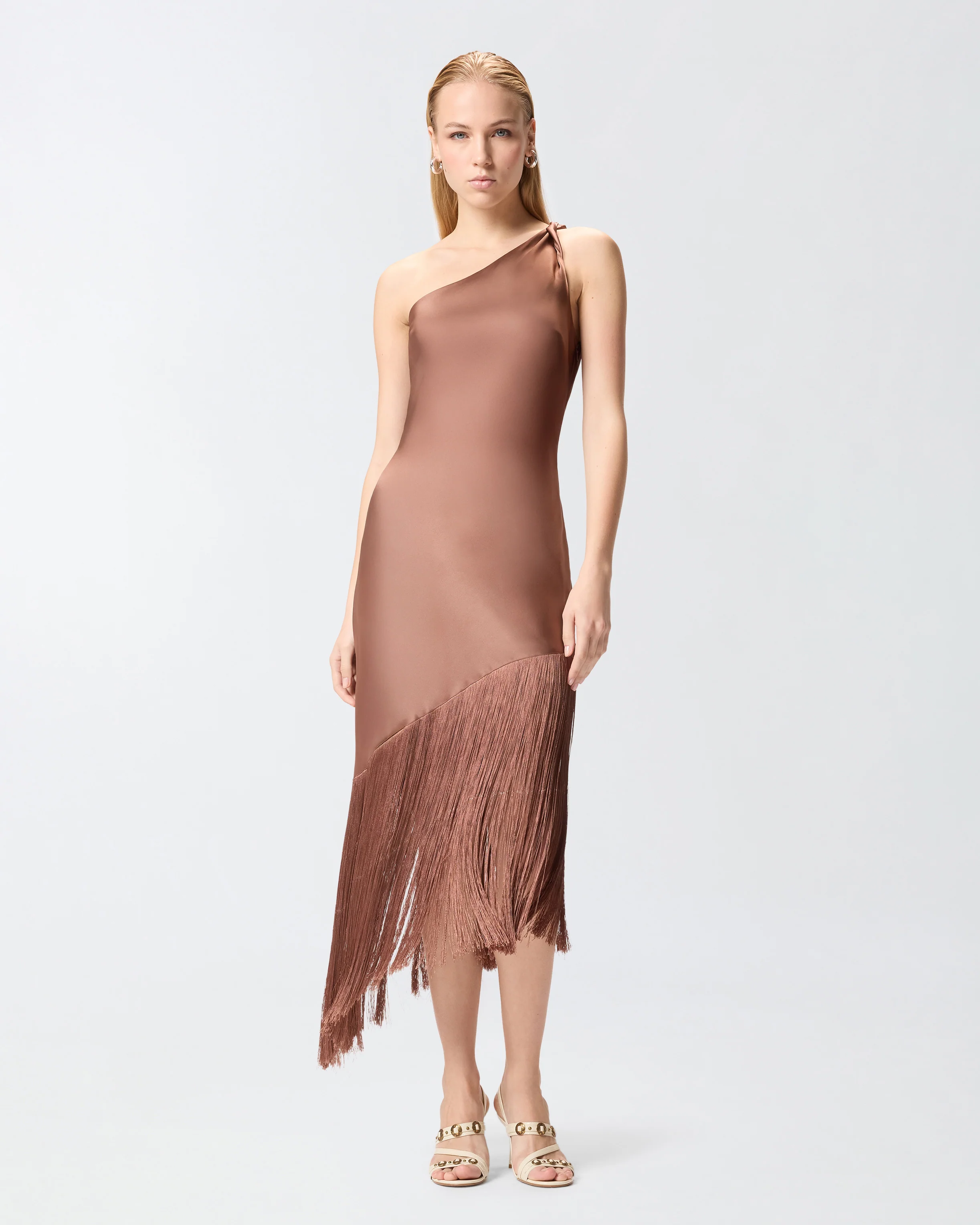 Abito corto monospalla in satin con frange