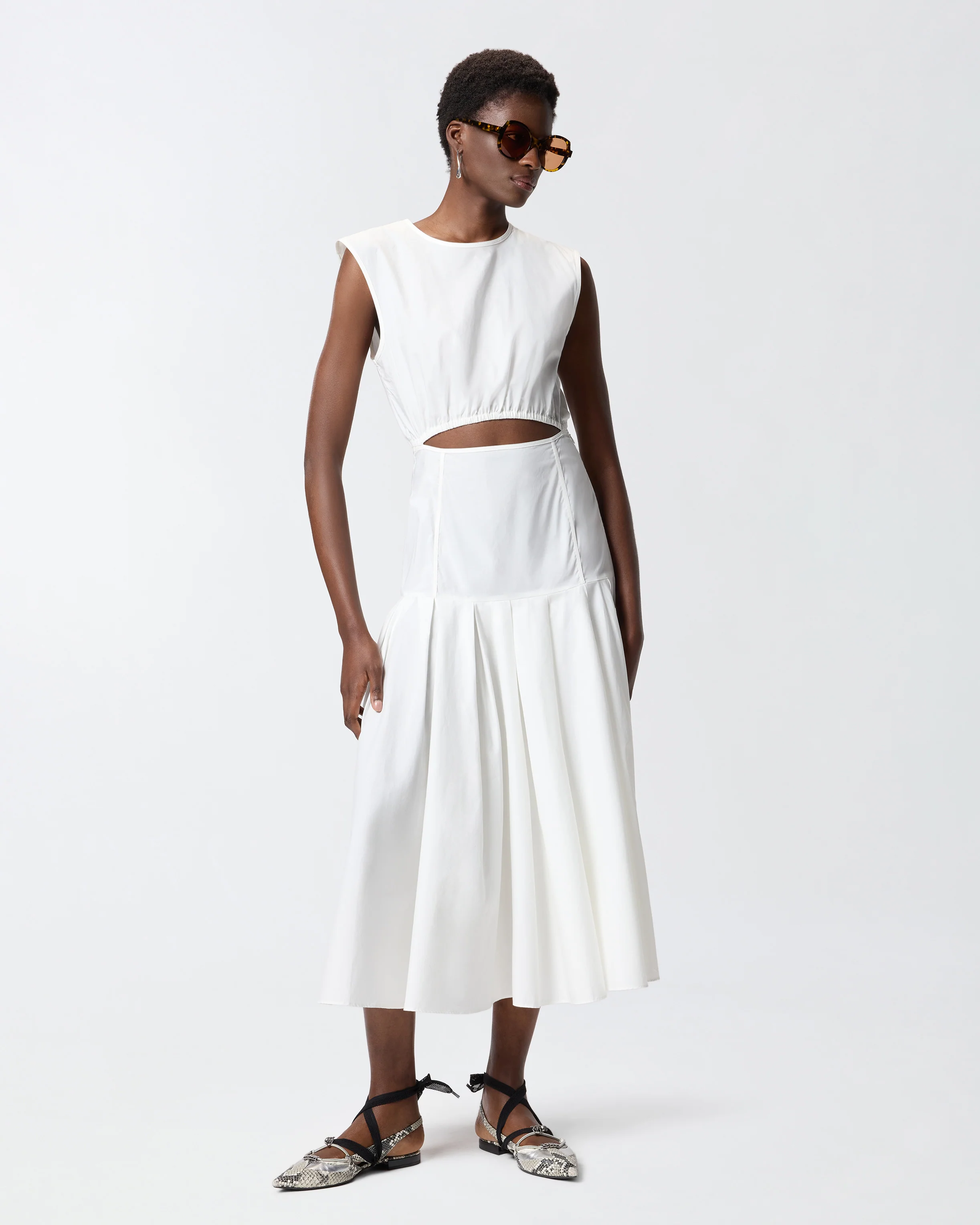 Abito midi smanicato con pieghe e cut-out - Image 2