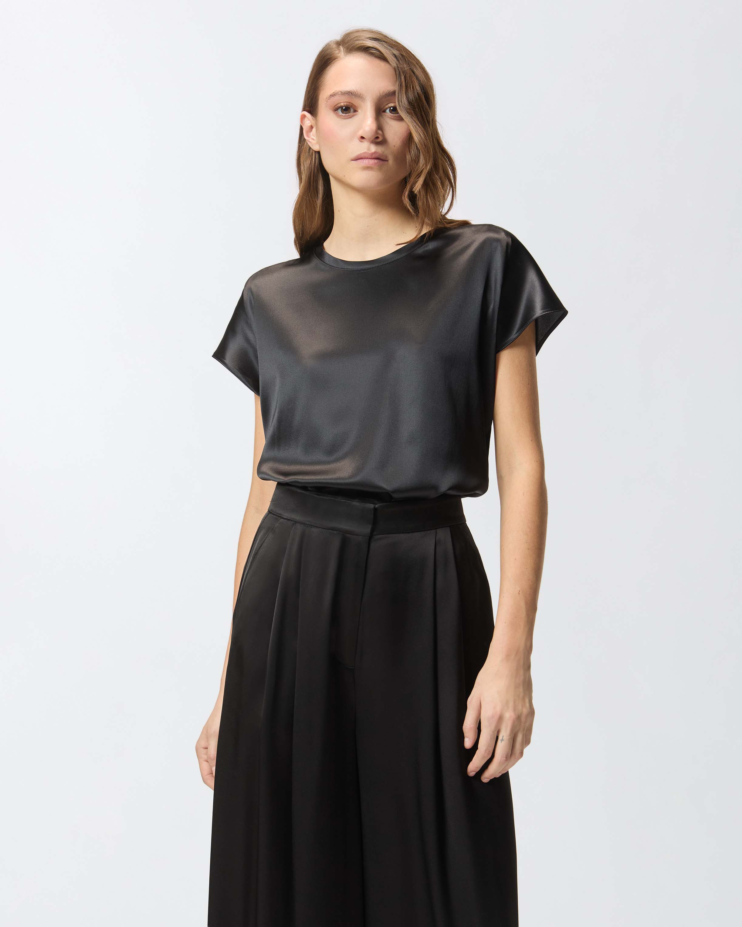 Blusa a maniche corte in satin