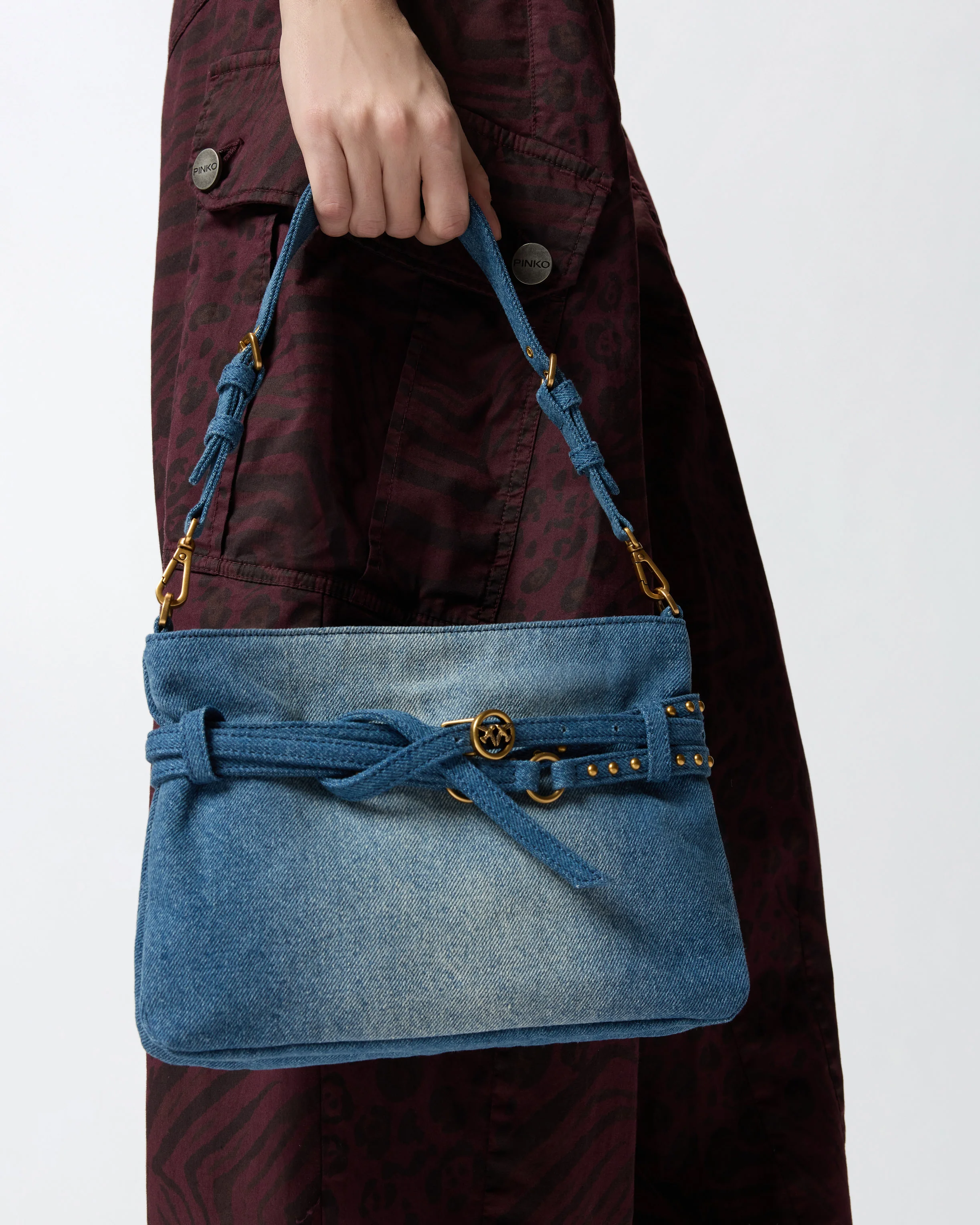 Borsa a spalla piccola Belt Bag Mini in denim - Image 5