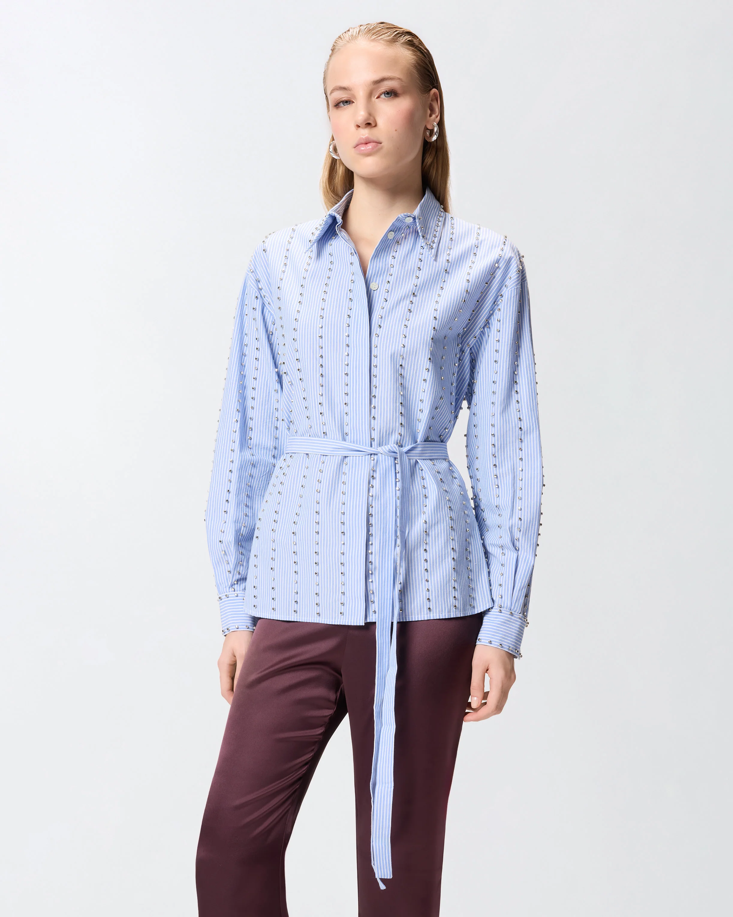 Camicia a righe con decorazione gioiello