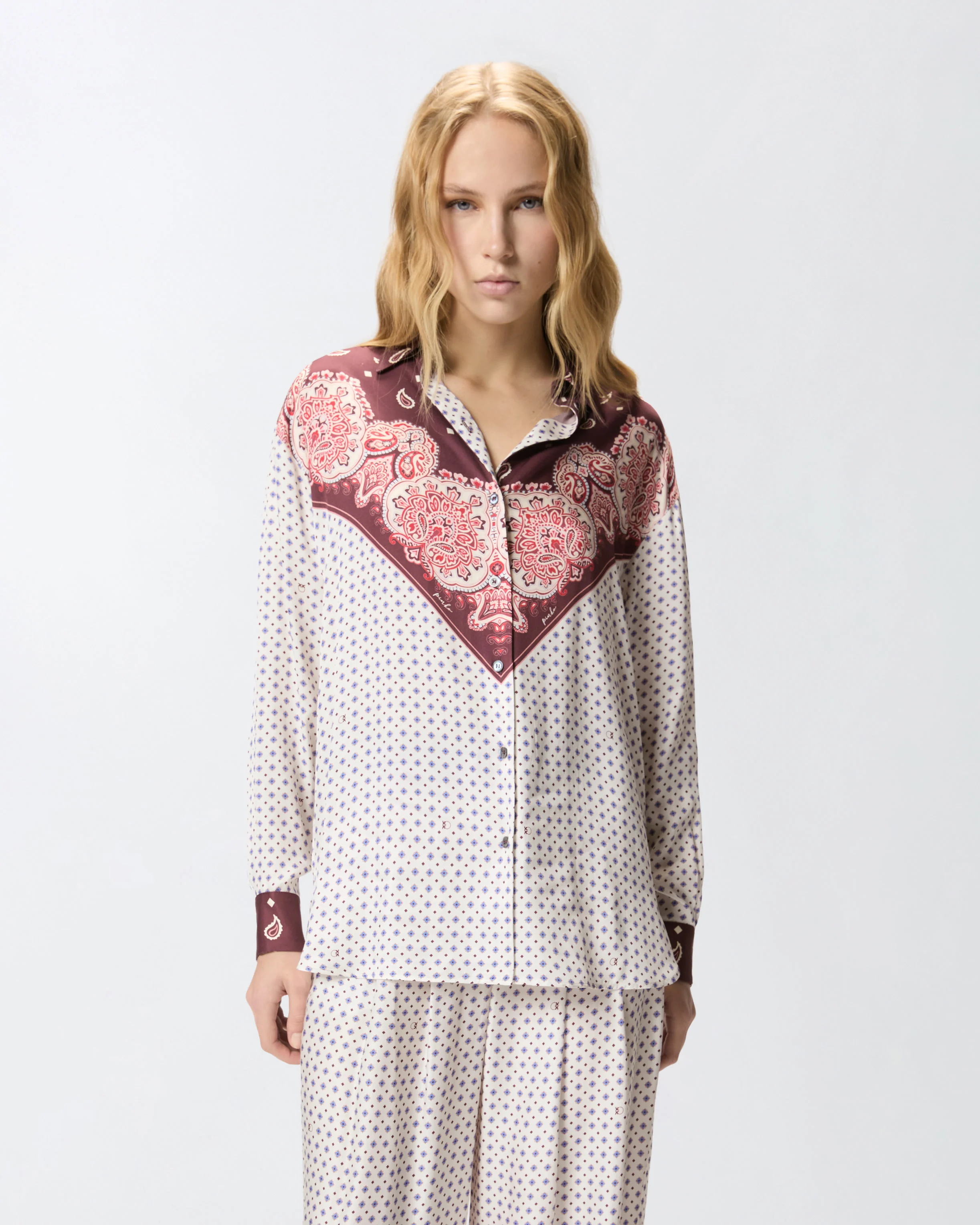 Camicia con motivo cravatteria e stampa piazzata