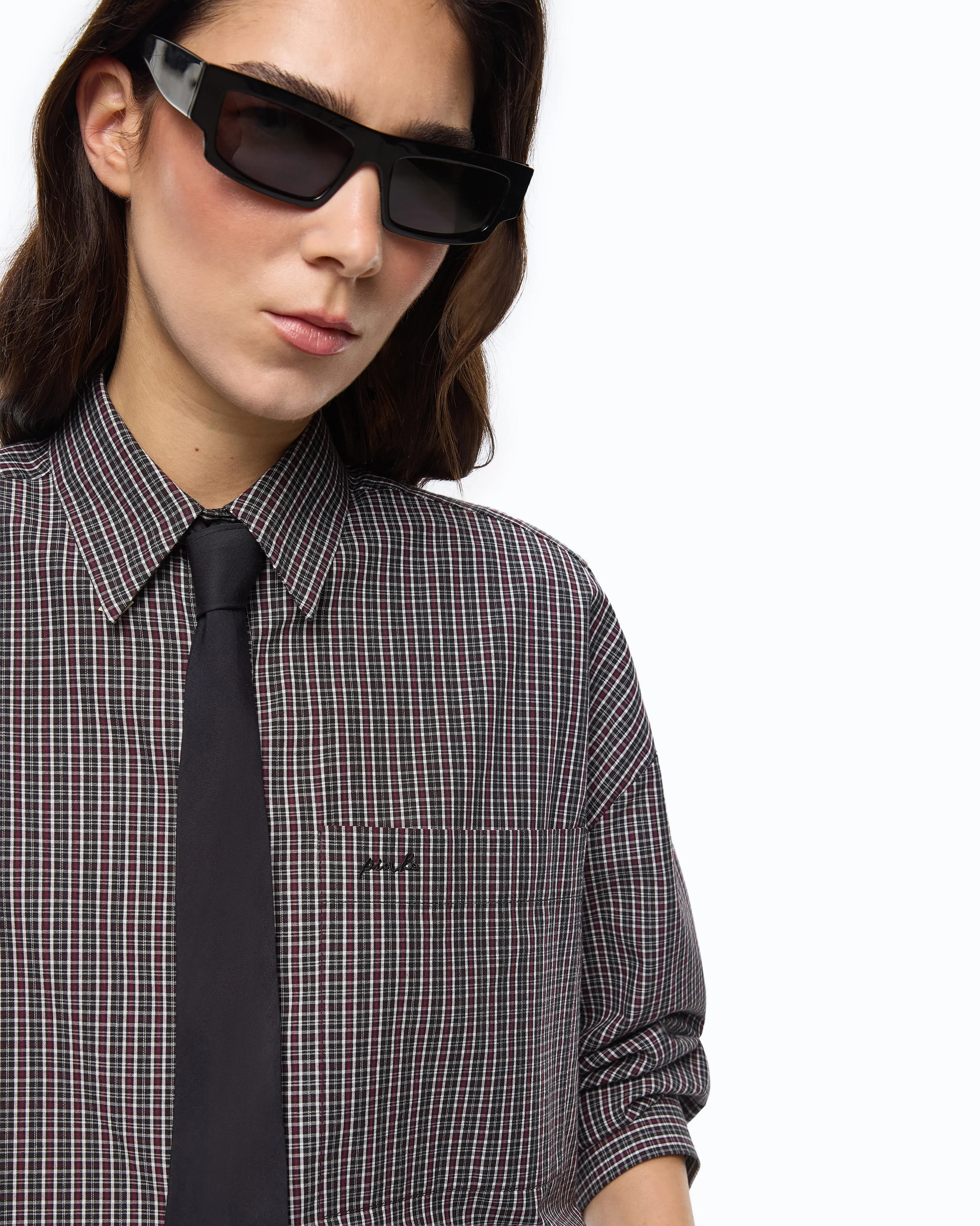 Camicia cropped a quadretti con cravatta - Image 3