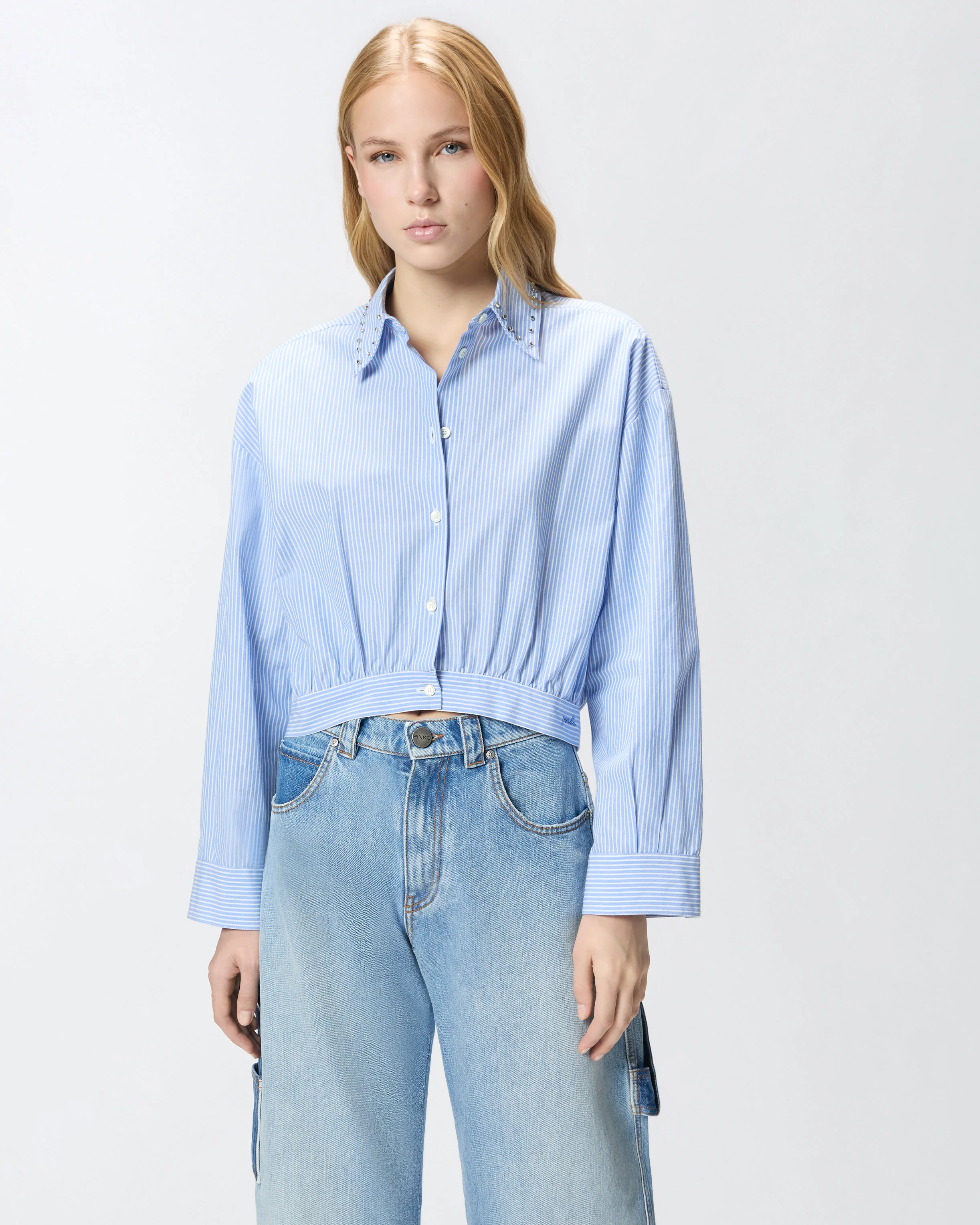 Camicia cropped a righe con colletto gioiello