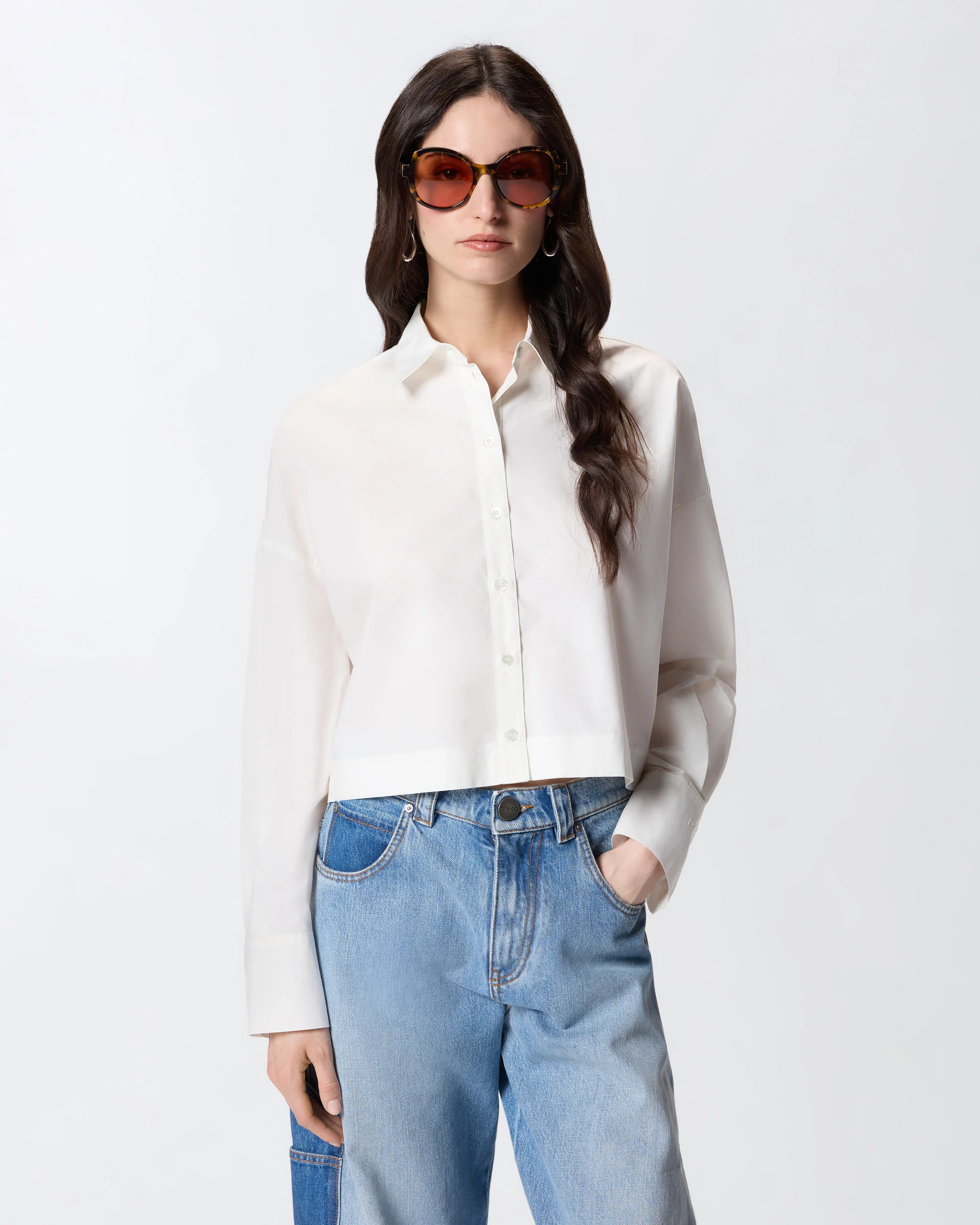 Camicia cropped con retro arricciato
