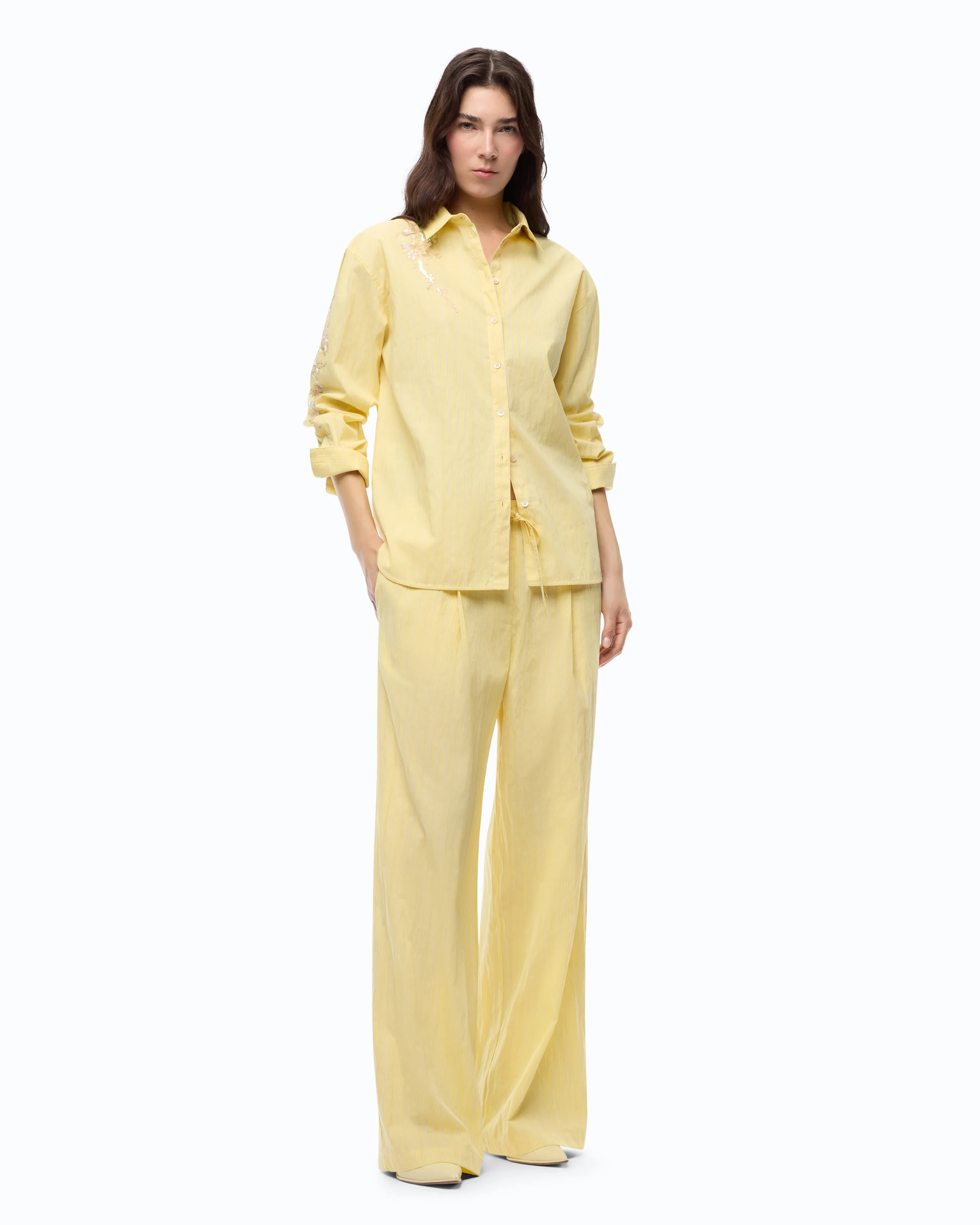 Camicia in tessuto a righe con ricami floreali - Image 2