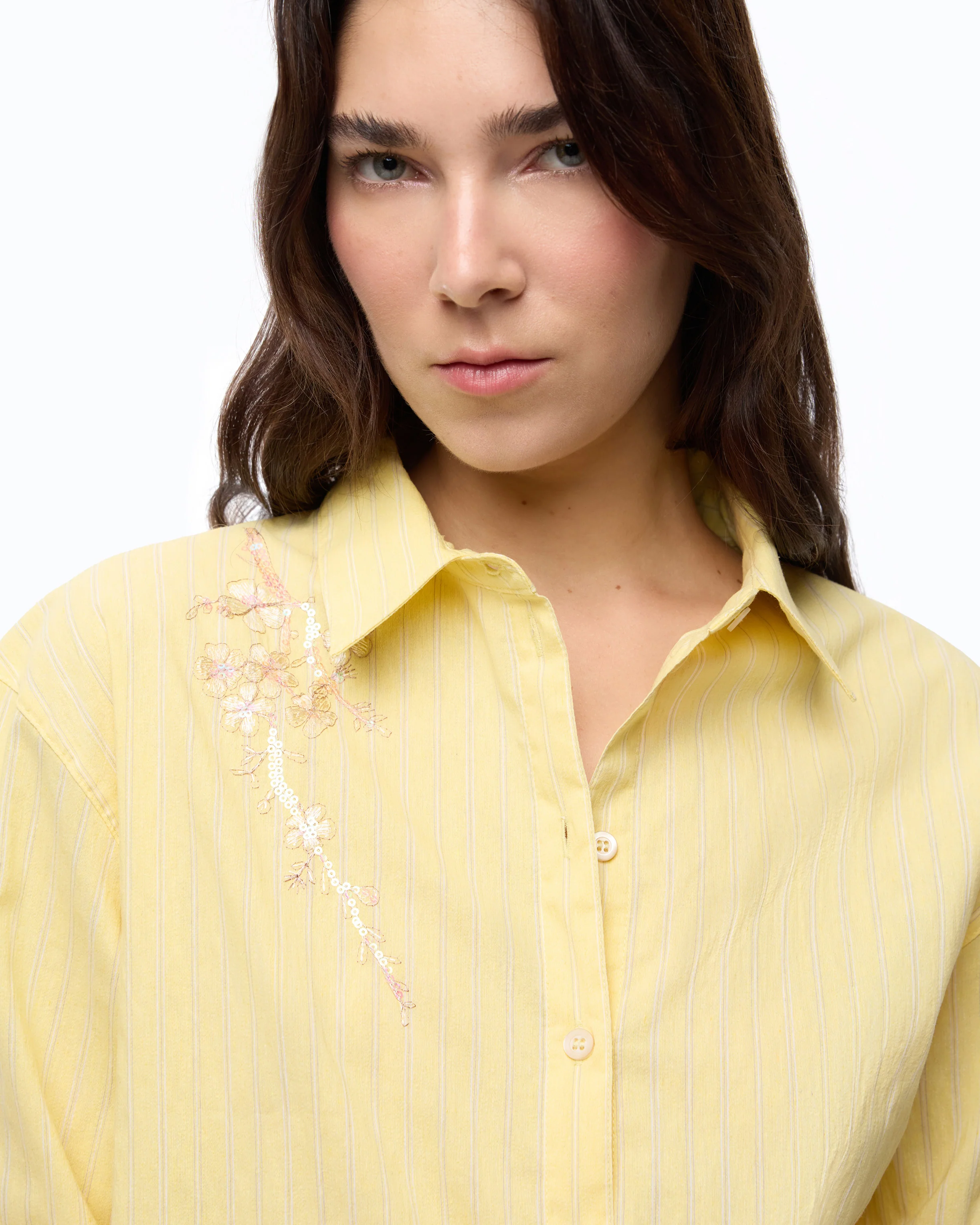 Camicia in tessuto a righe con ricami floreali - Image 3