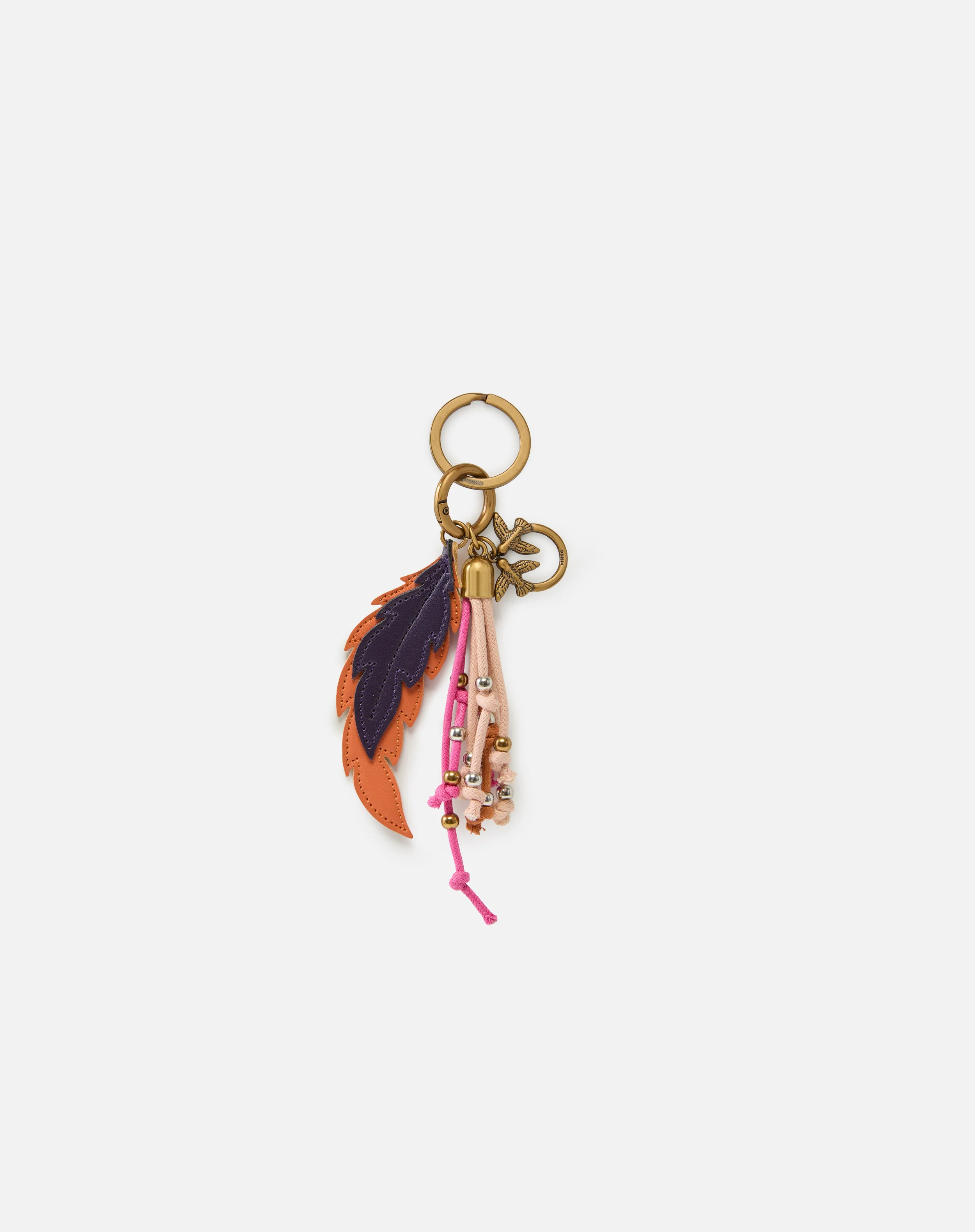 Charm portachiavi con piume e cordoncini
