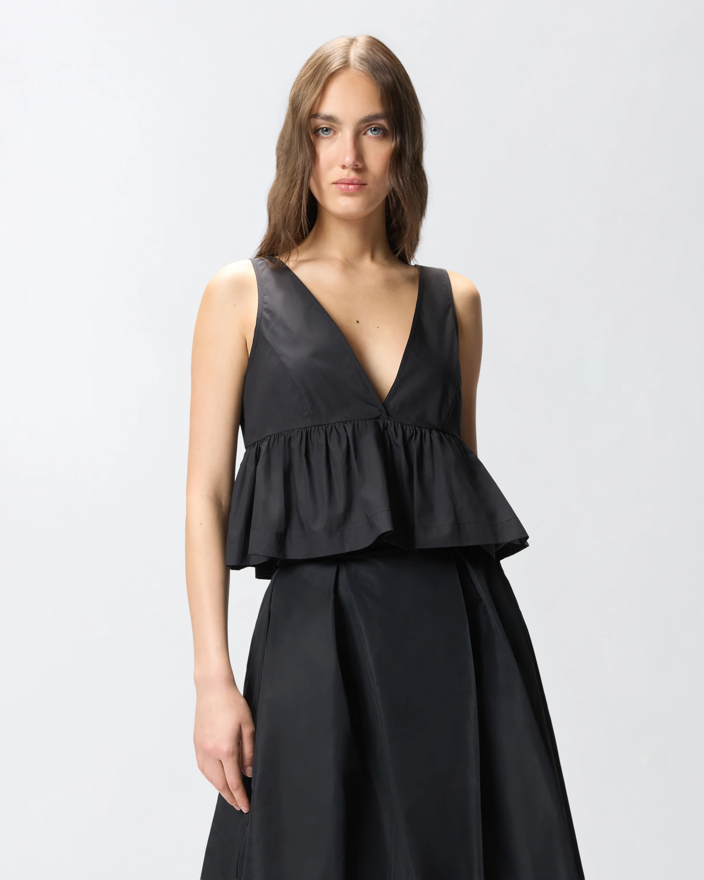 Crop top con volant e laccetti