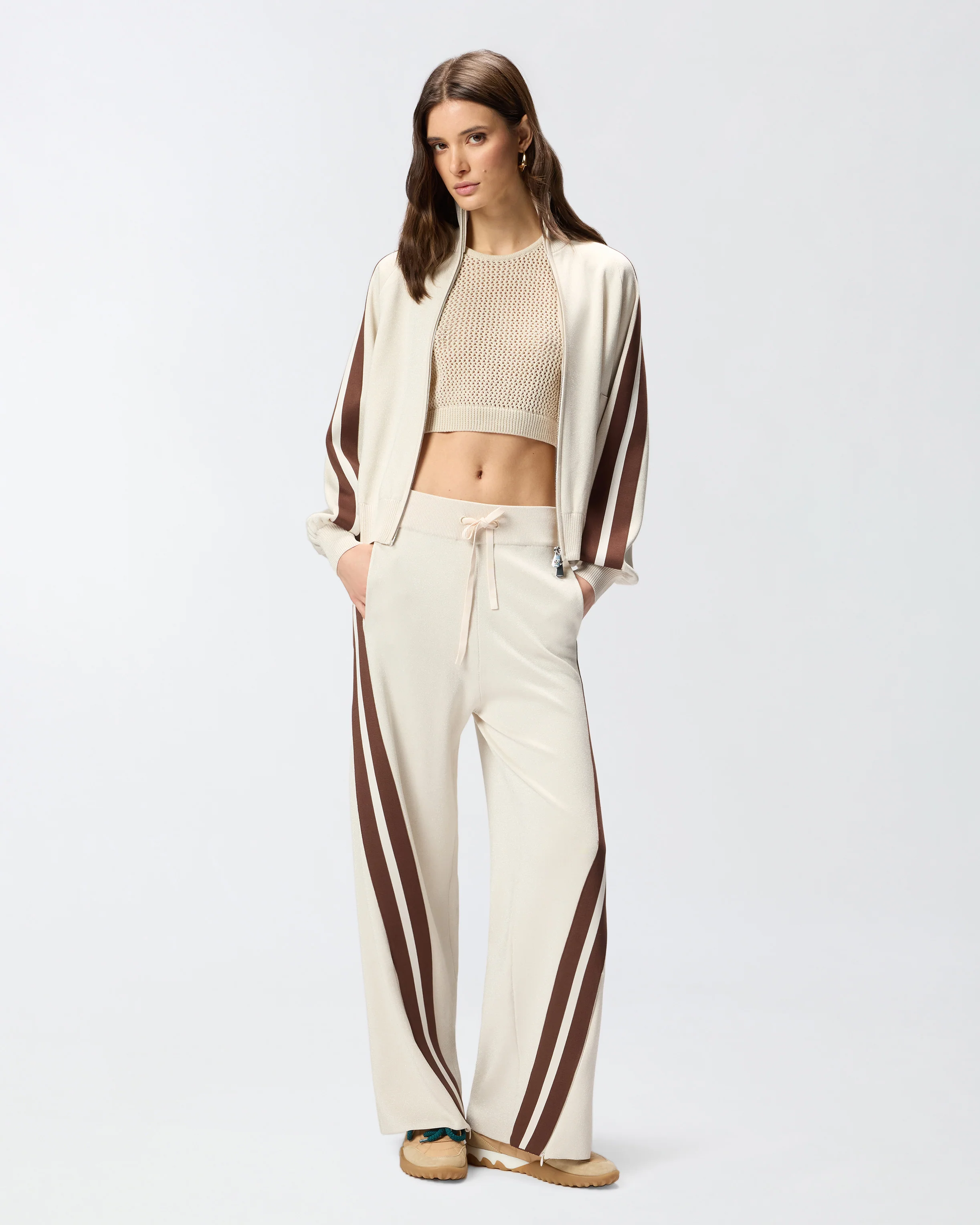 Crop top smanicato con bande sul retro - Image 2