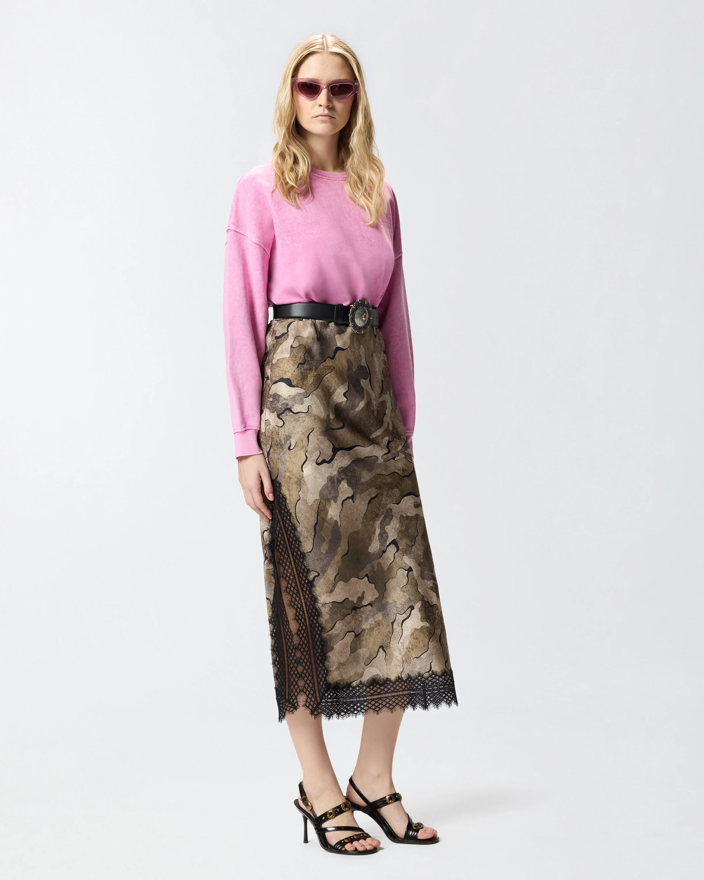 Gonna midi camouflage con pizzo e spacco