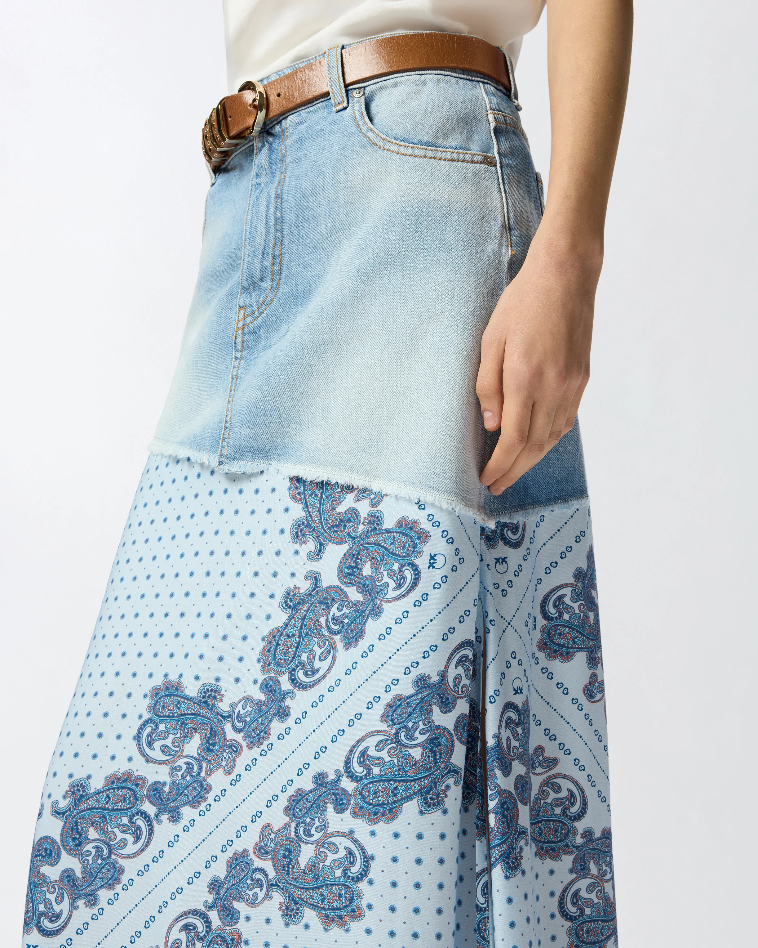 Gonna midi in denim con stampa foulard - Image 4