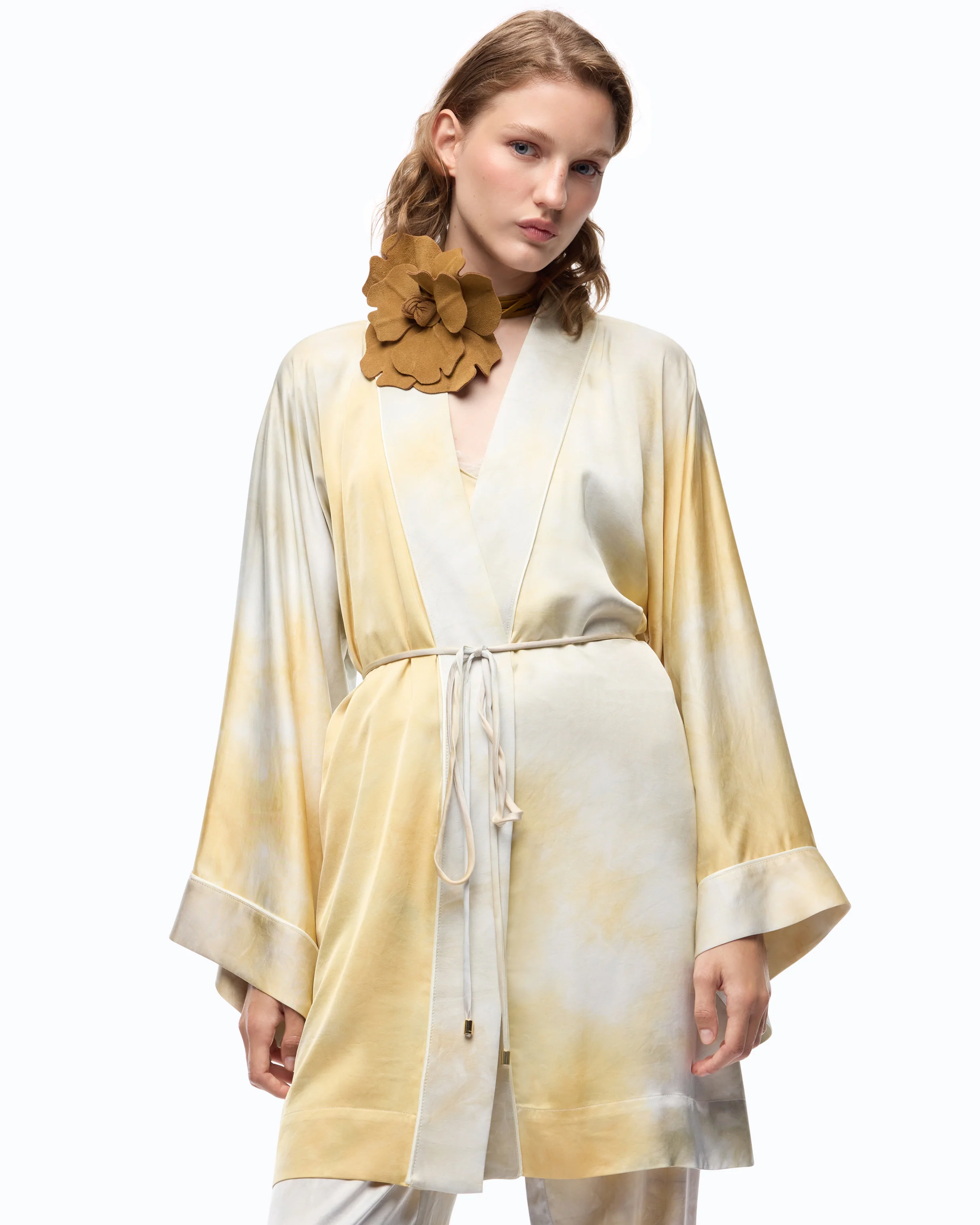 Kimono in satin dal colore sfumato con cintura