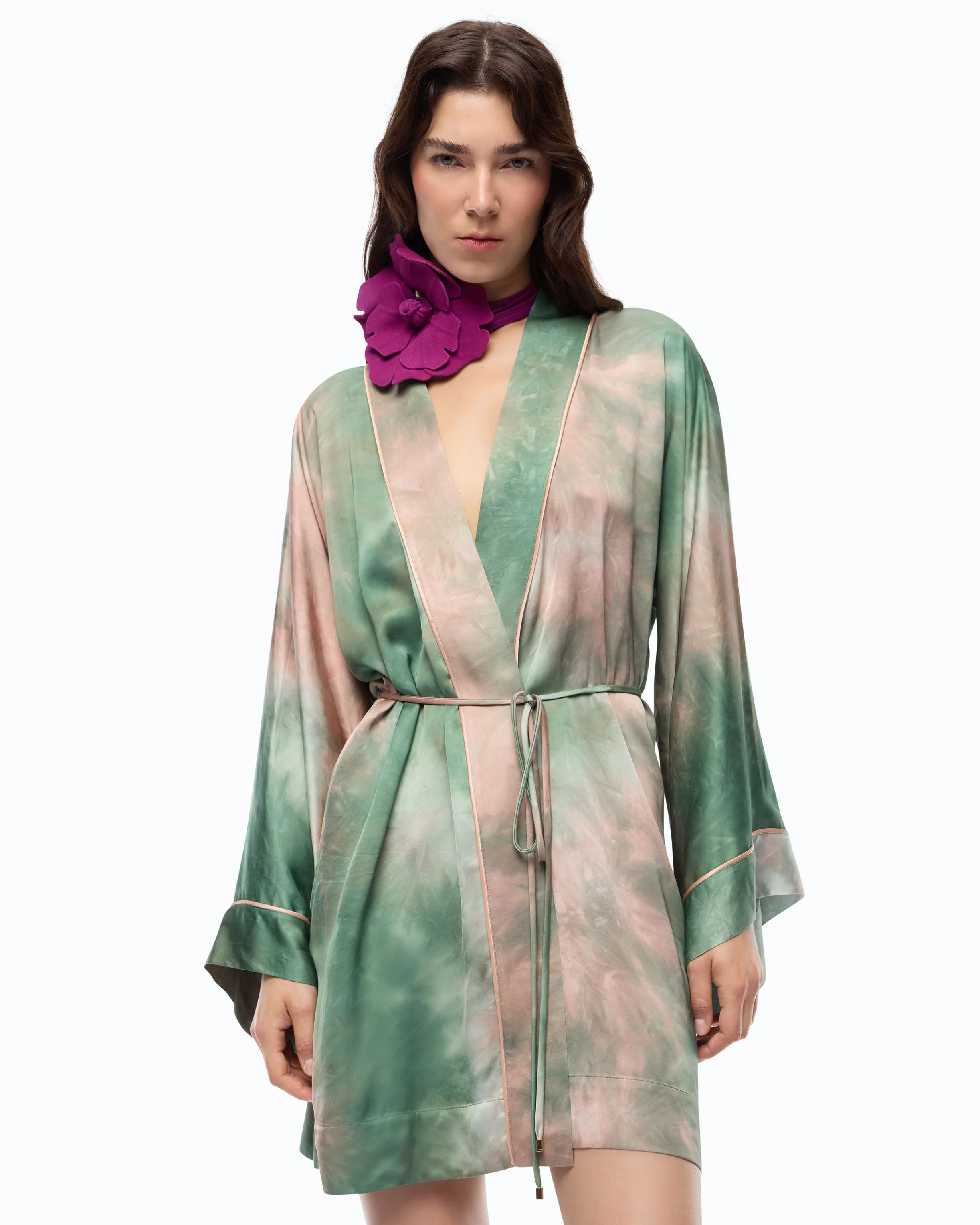 Kimono in satin dal colore sfumato con cintura