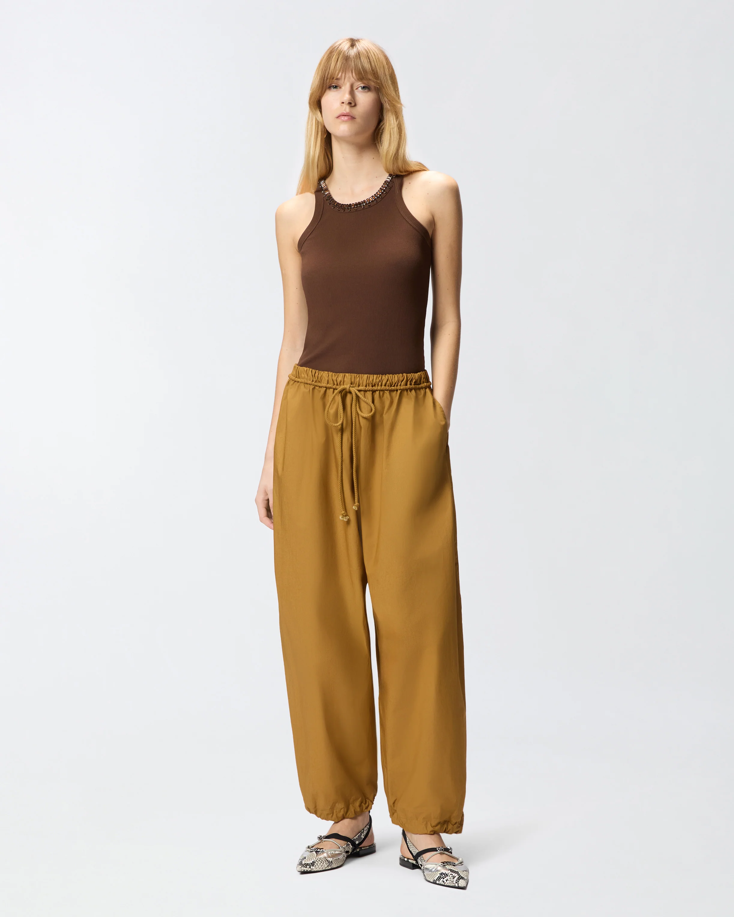 Pantaloni ampi con cordino