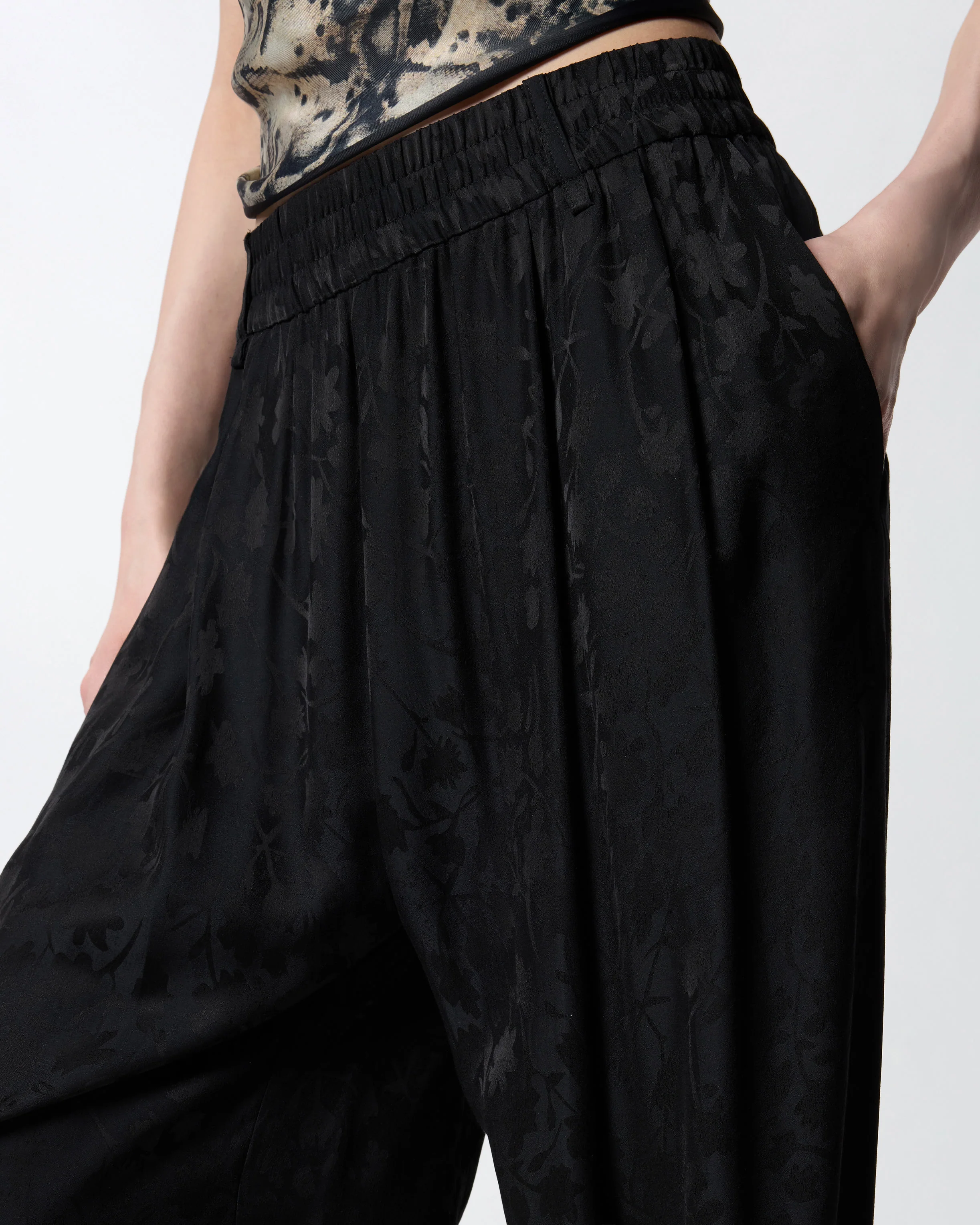 Pantaloni in jacquard floreale - Image 4