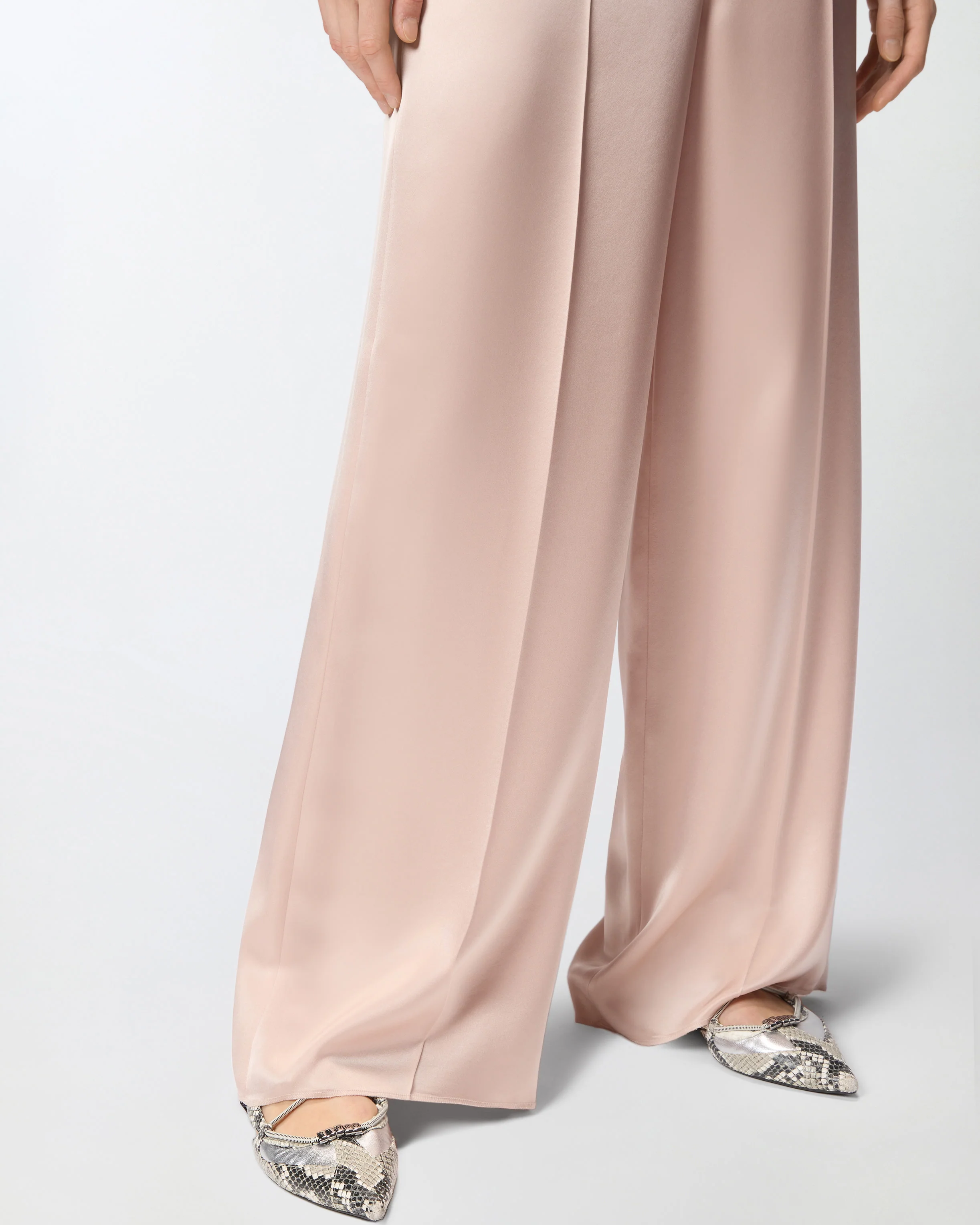 Pantaloni in satin - Image 4