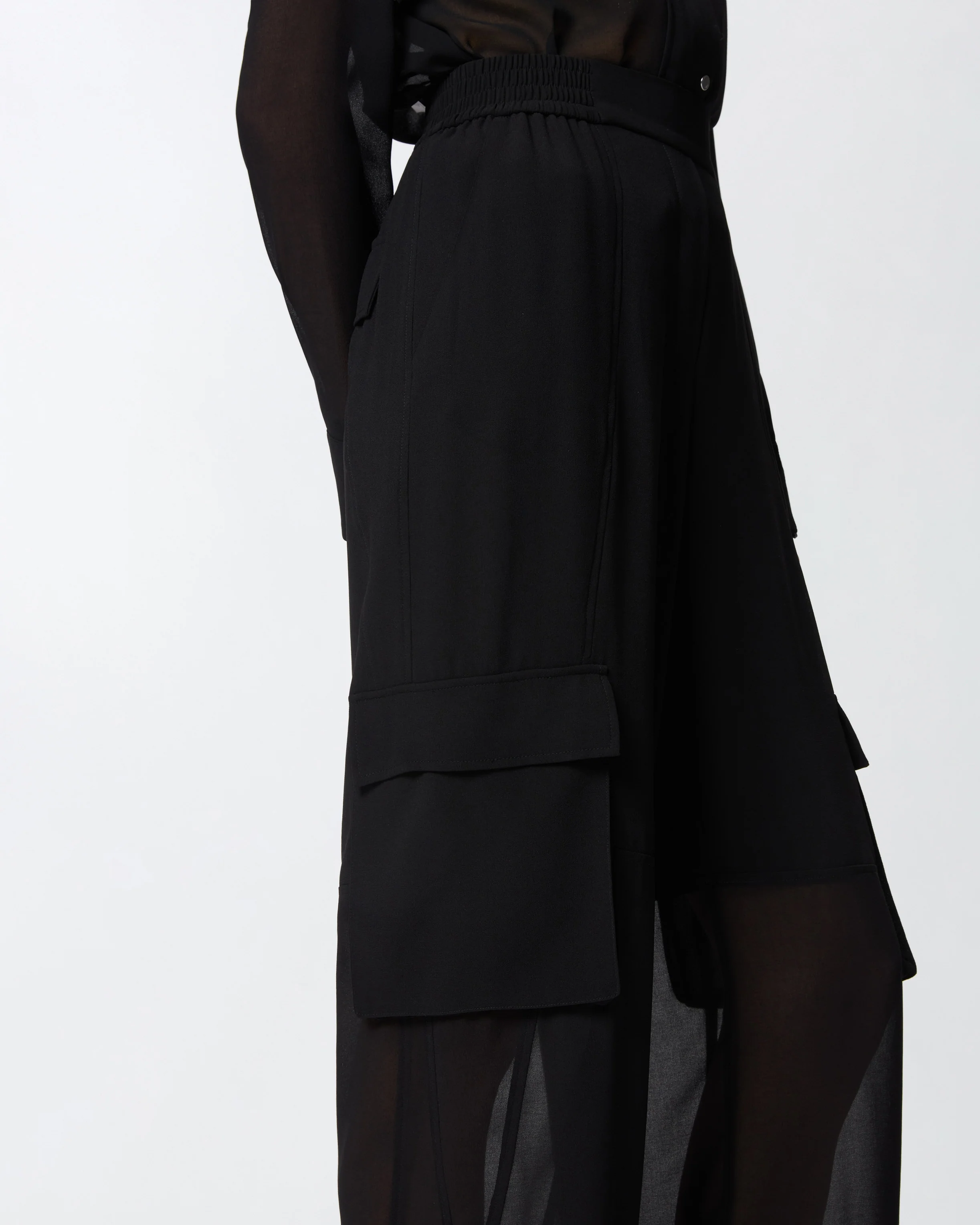 Pantaloni leggeri con tasche cargo - Image 4