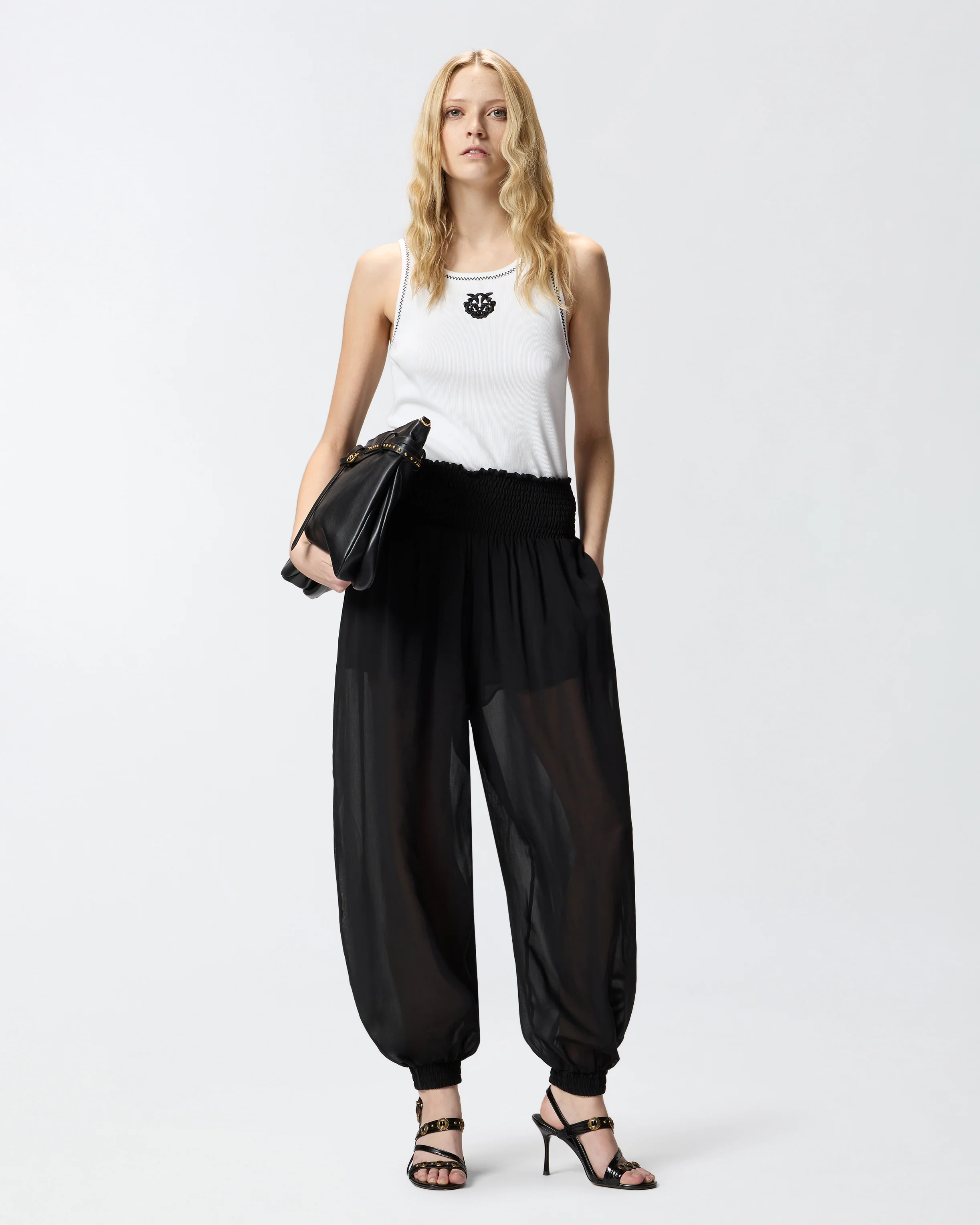 Pantaloni leggeri e fluidi