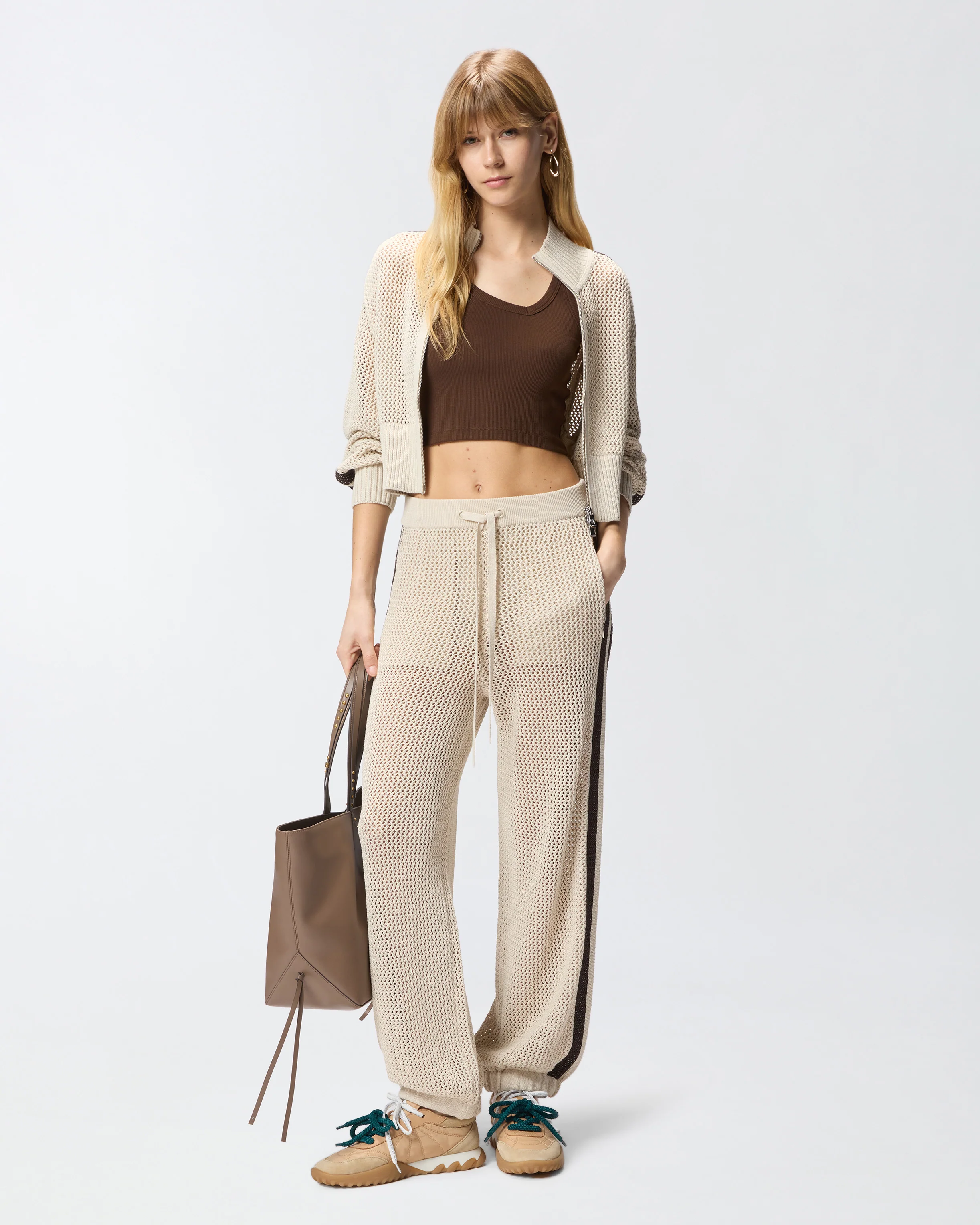 Pantaloni traforati con bande a contrasto