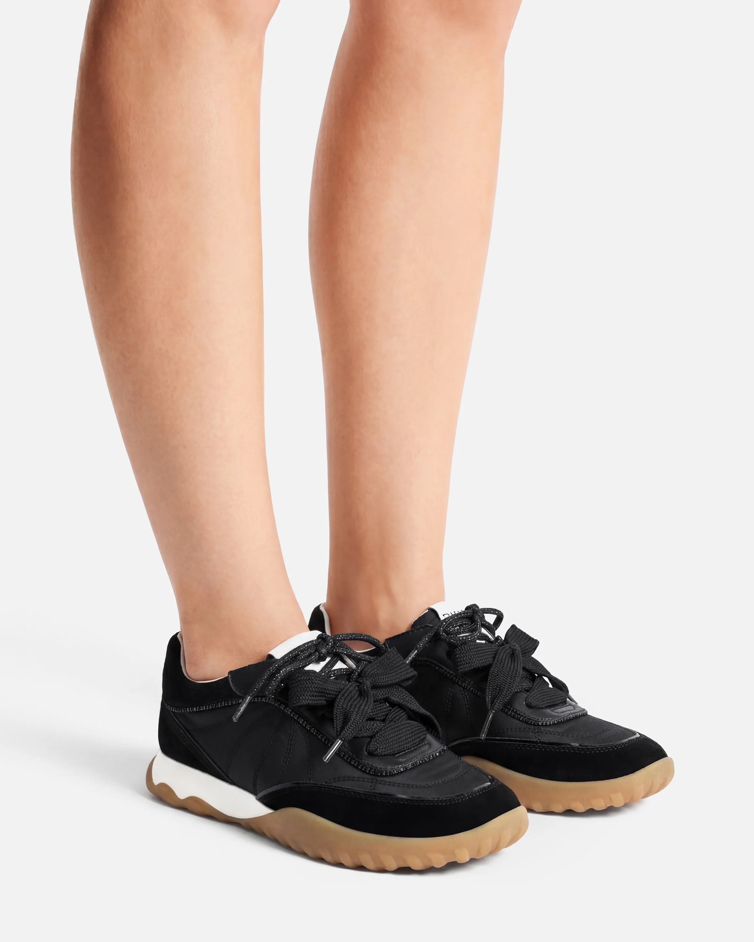 Scarpa da ginnastica con lacci doppi - Image 10