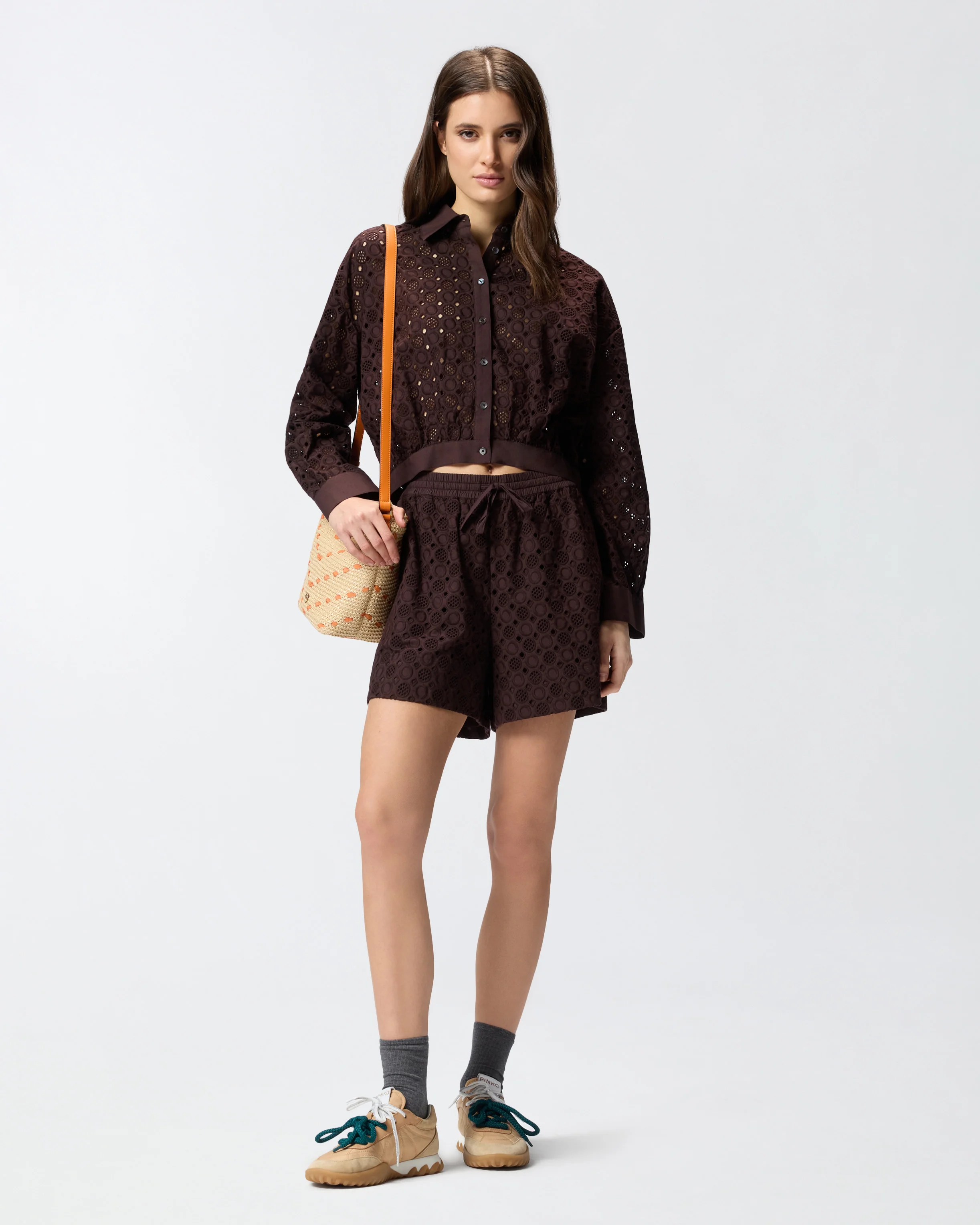 Shorts con motivo traforato