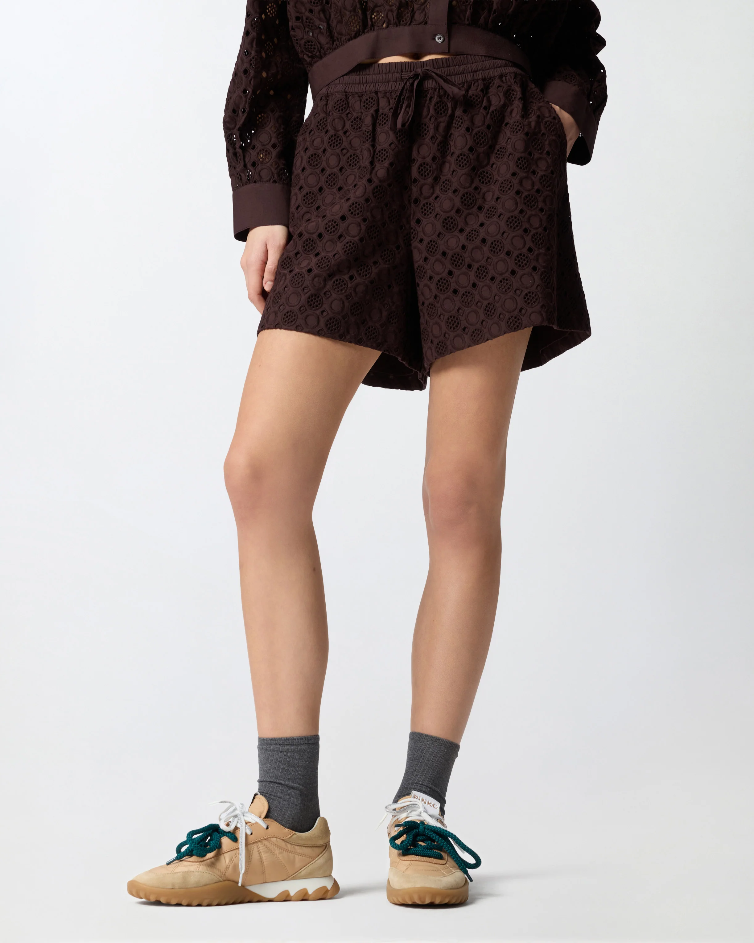 Shorts con motivo traforato - Image 2