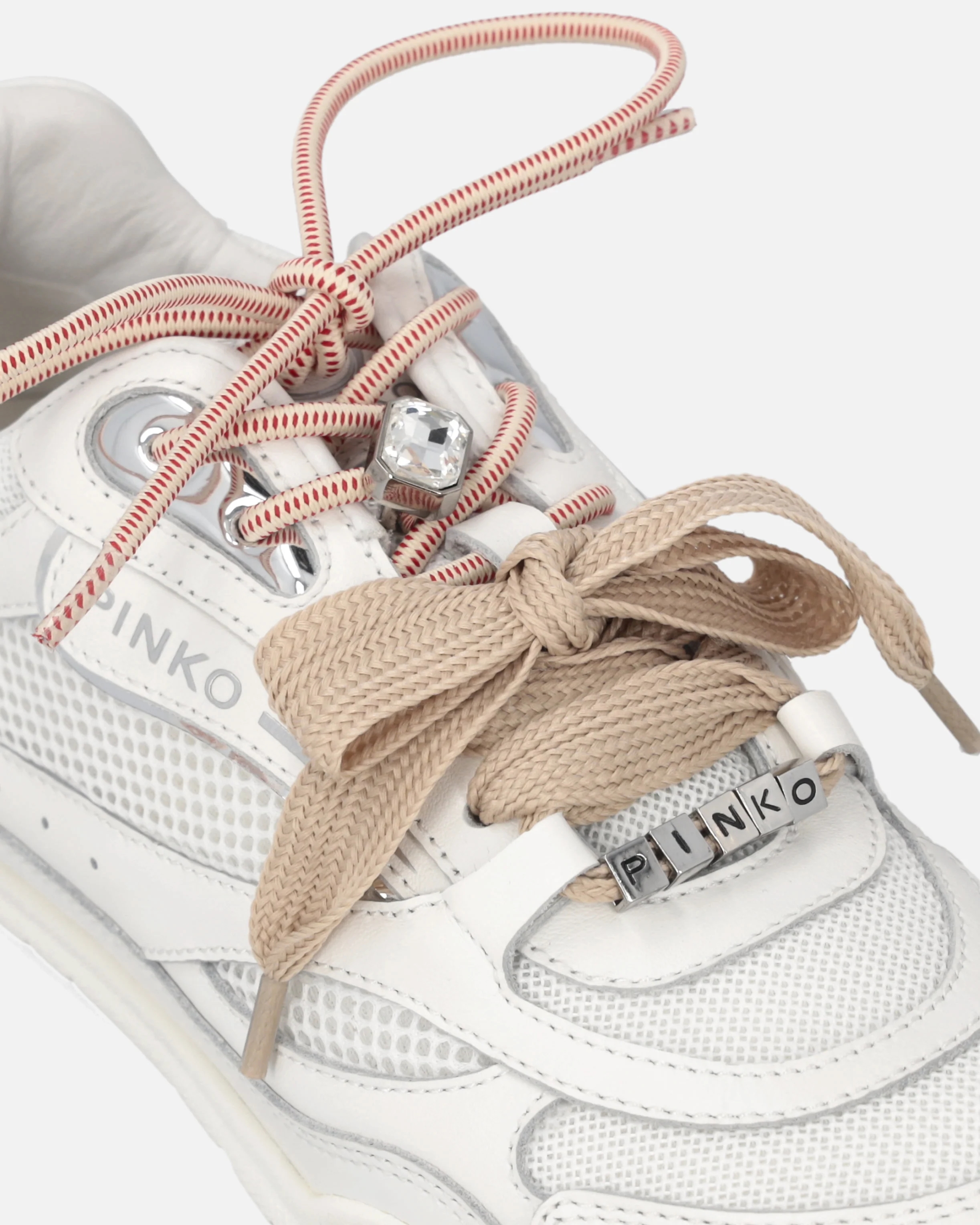 Sneakers con lacci doppi, cristallo e charm - Image 4