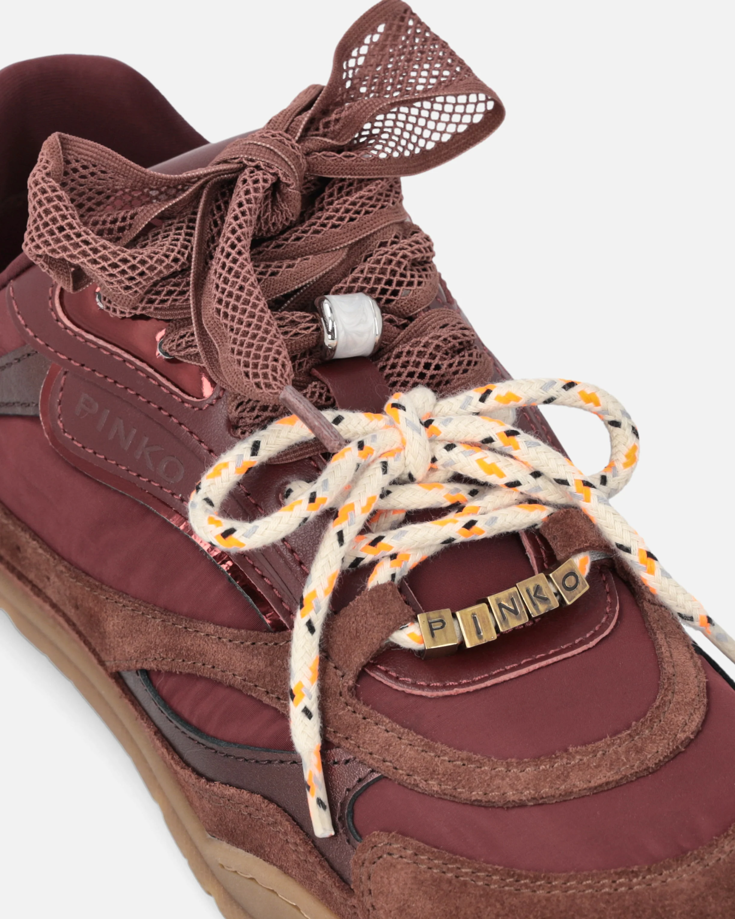 Sneakers con lacci doppi e applicazioni - Image 4