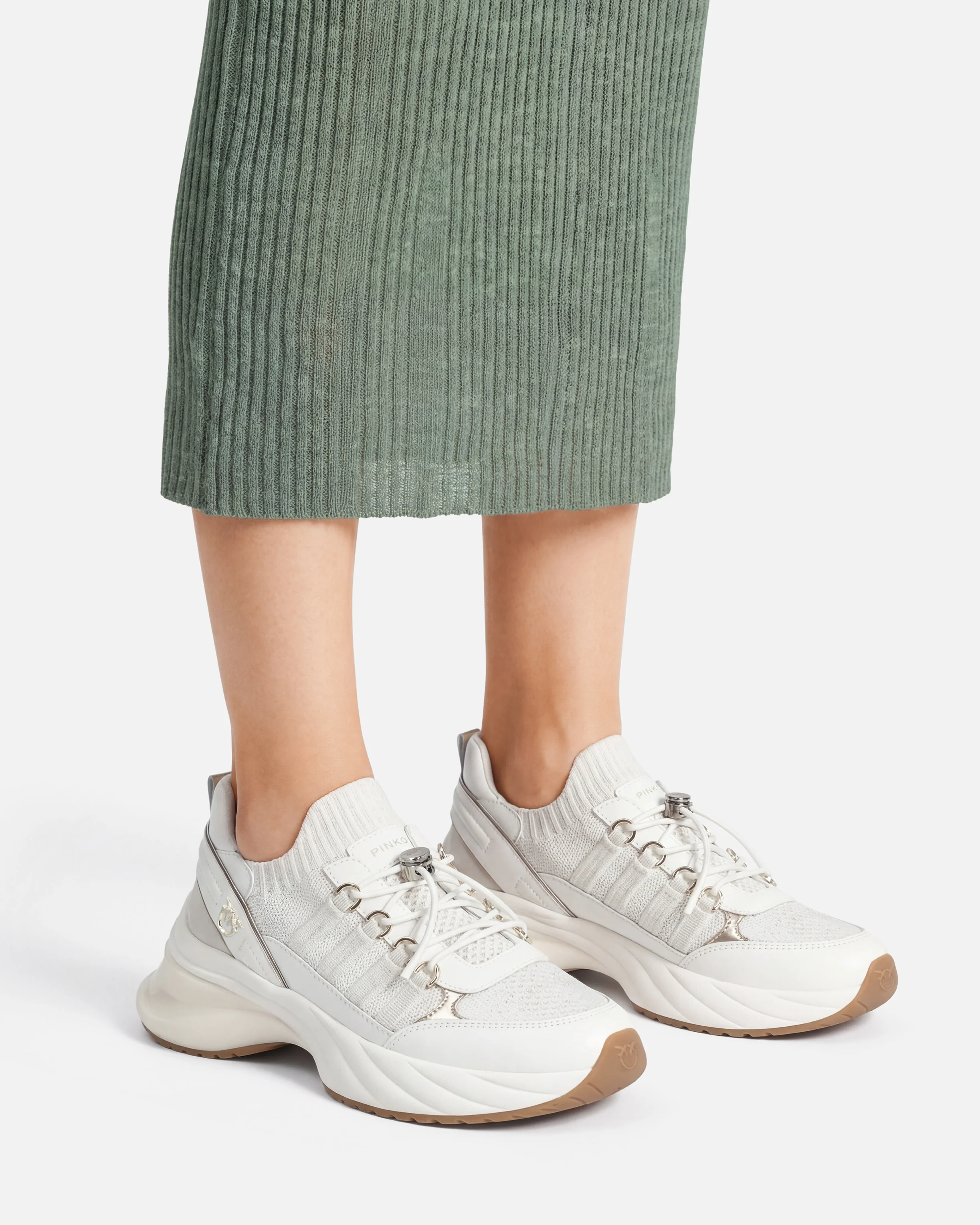 Sneakers in maglia con lacci e fermacorda - Image 10