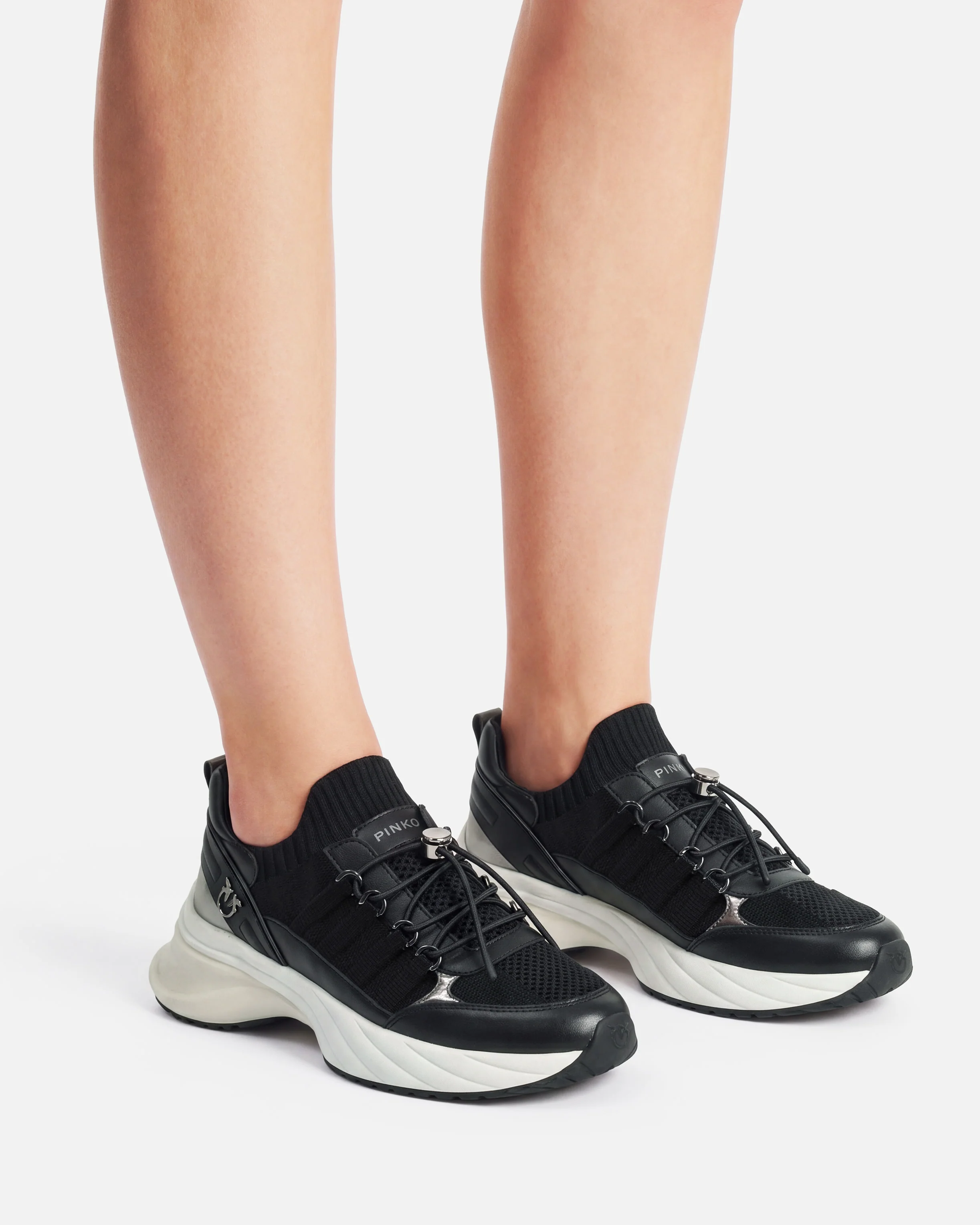 Sneakers in maglia con lacci e fermacorda - Image 10