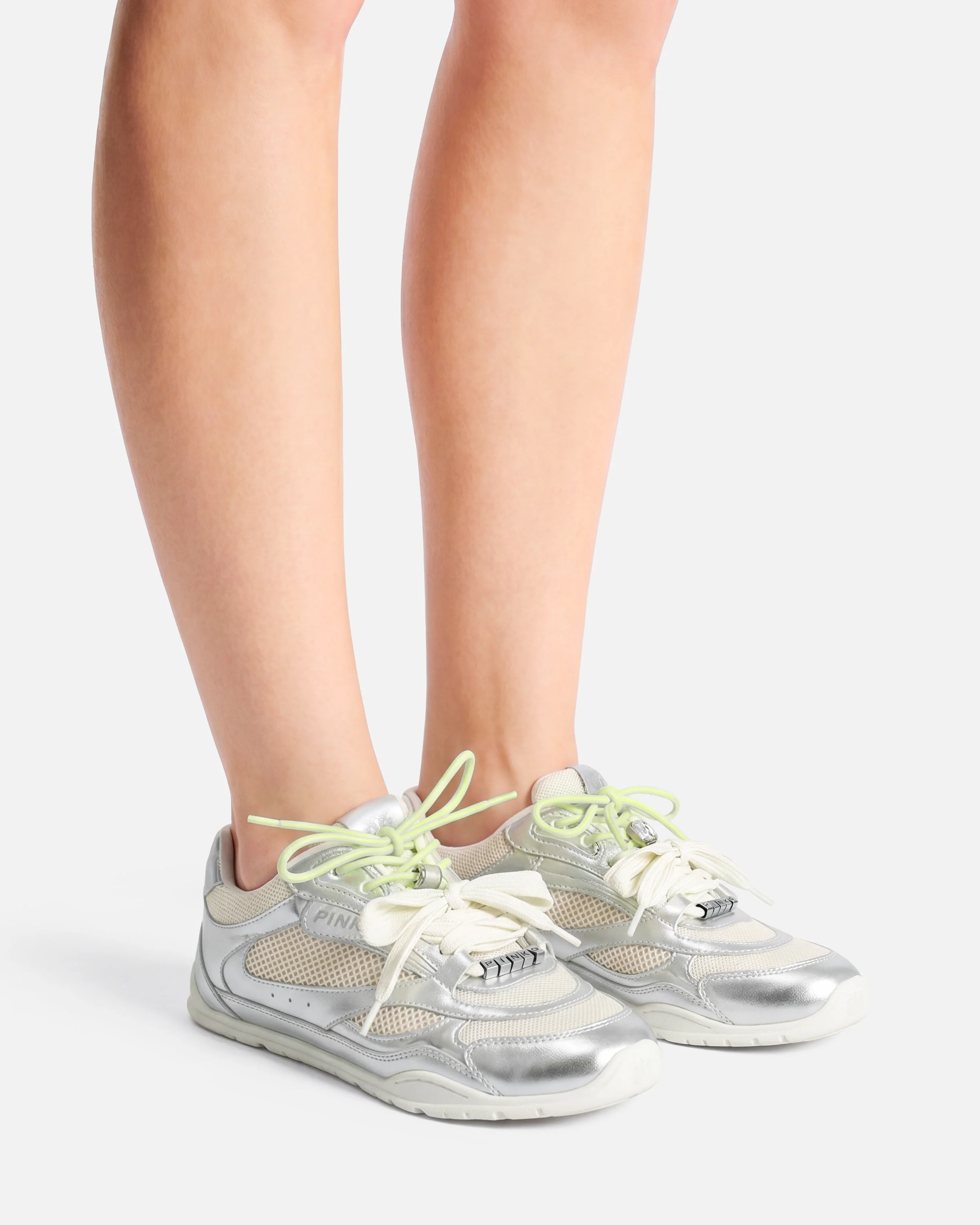 Sneakers laminate con lacci doppi e applicazioni gioiello - Image 10