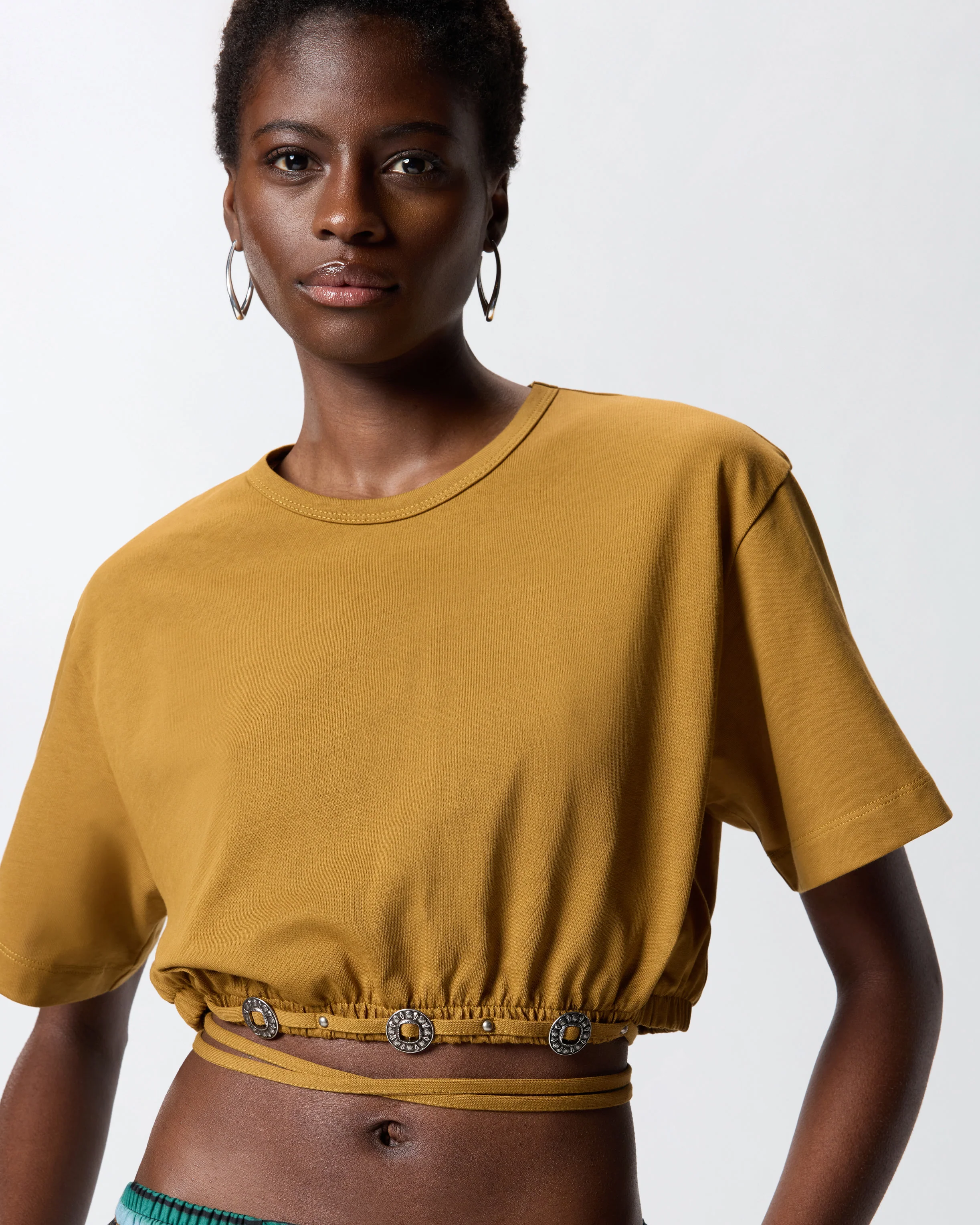 T-shirt cropped con laccio e dettagli texani - Image 4