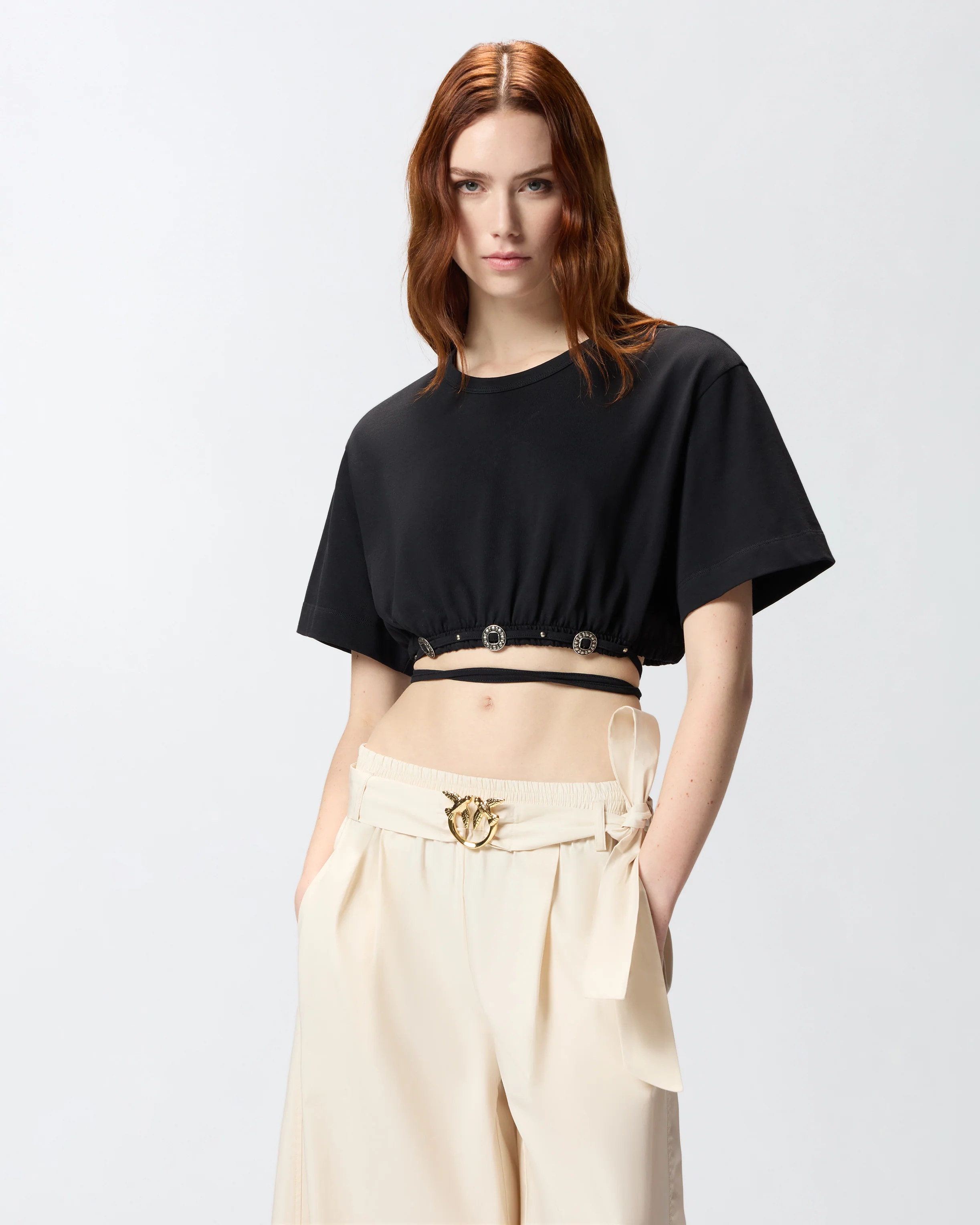 T-shirt cropped con laccio e dettagli texani