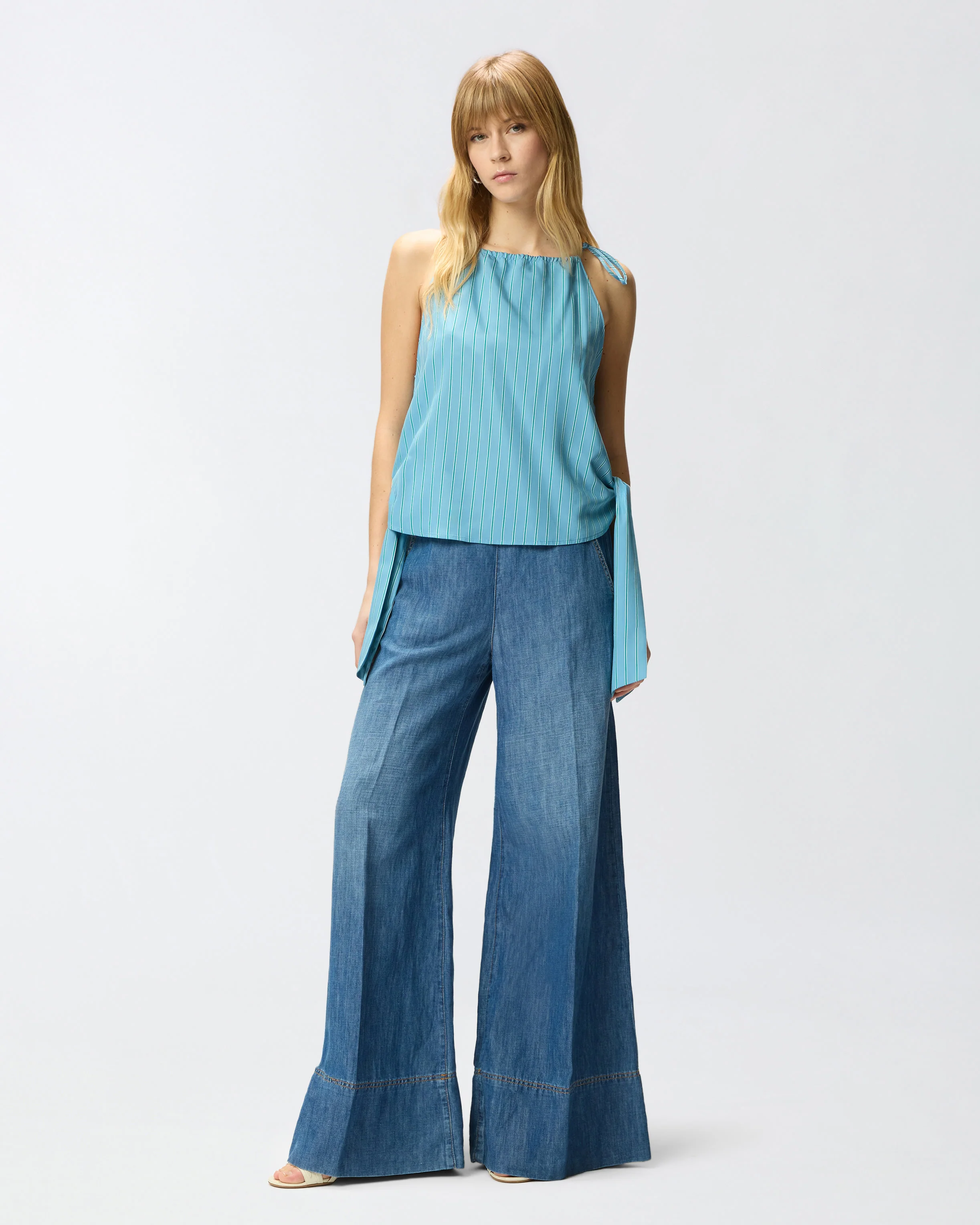 Top a righe con spalline sottili e fiocchi - Image 2
