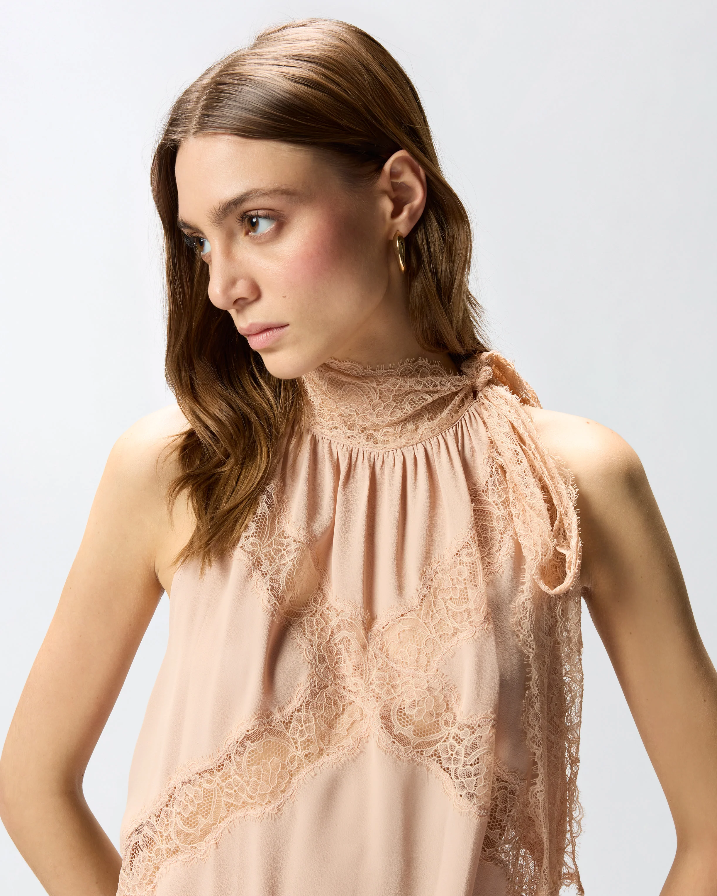 Top con scollo all'americana e pizzo - Image 4