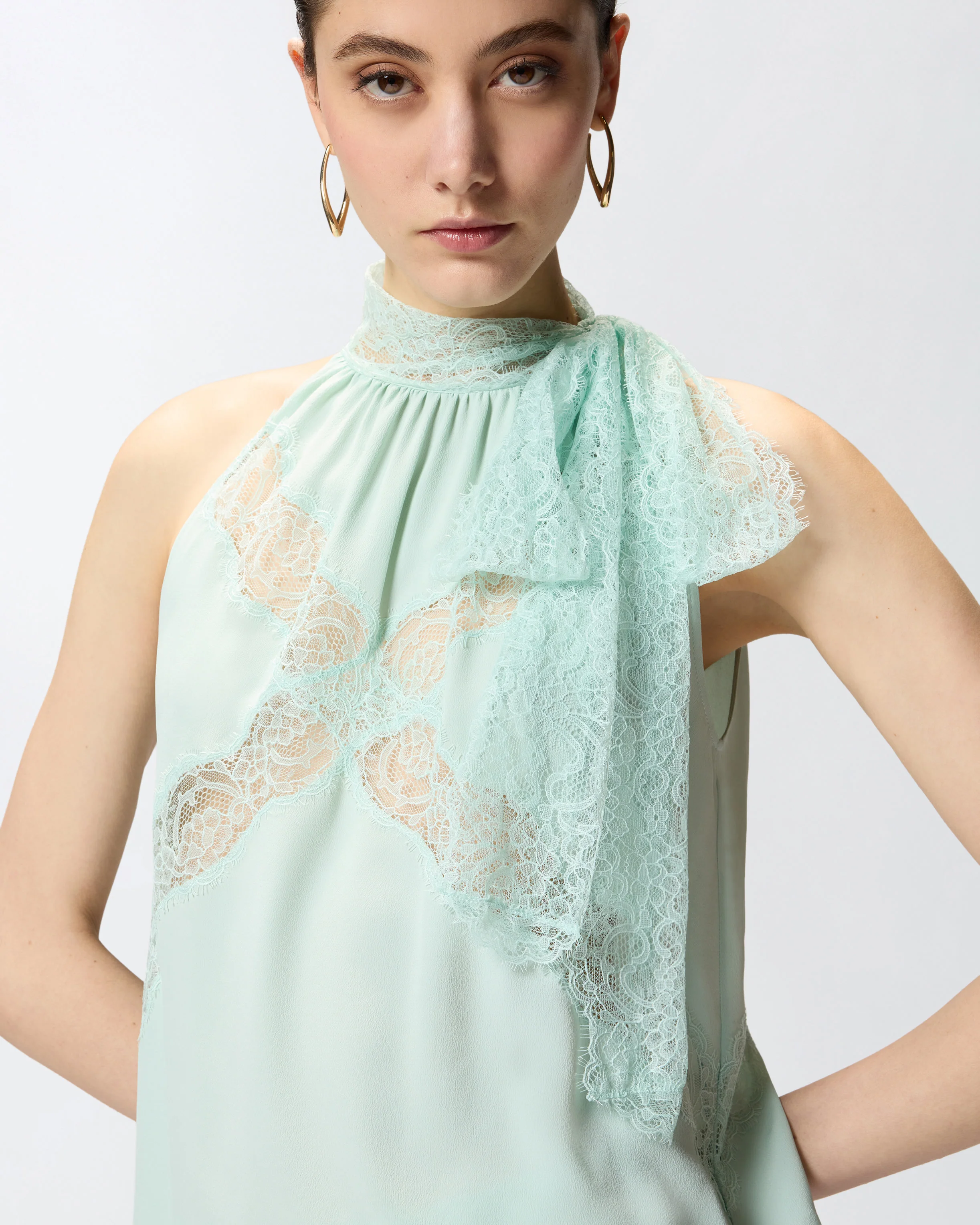 Top con scollo all'americana e pizzo - Image 4
