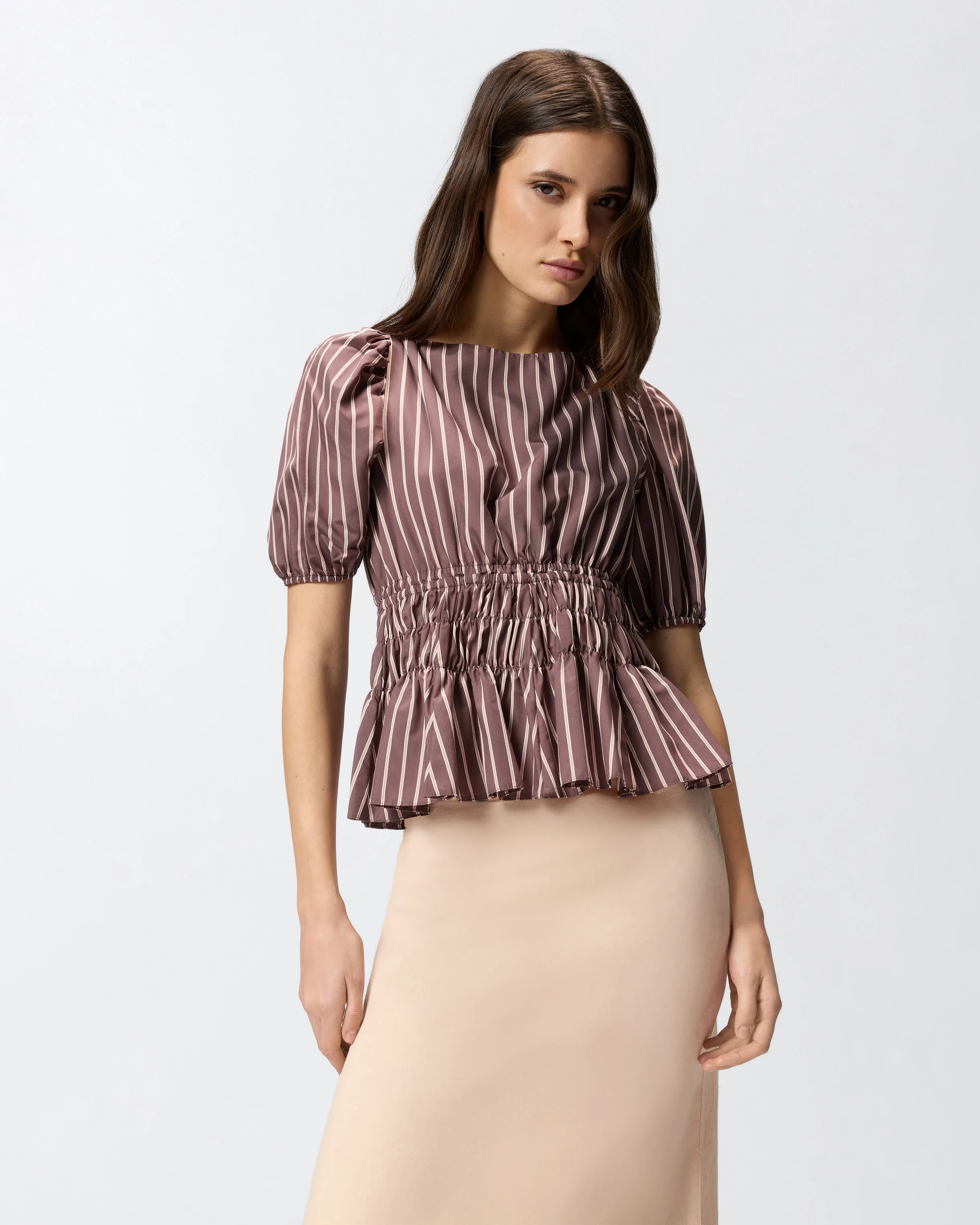 Top cropped a righe con schiena scoperta