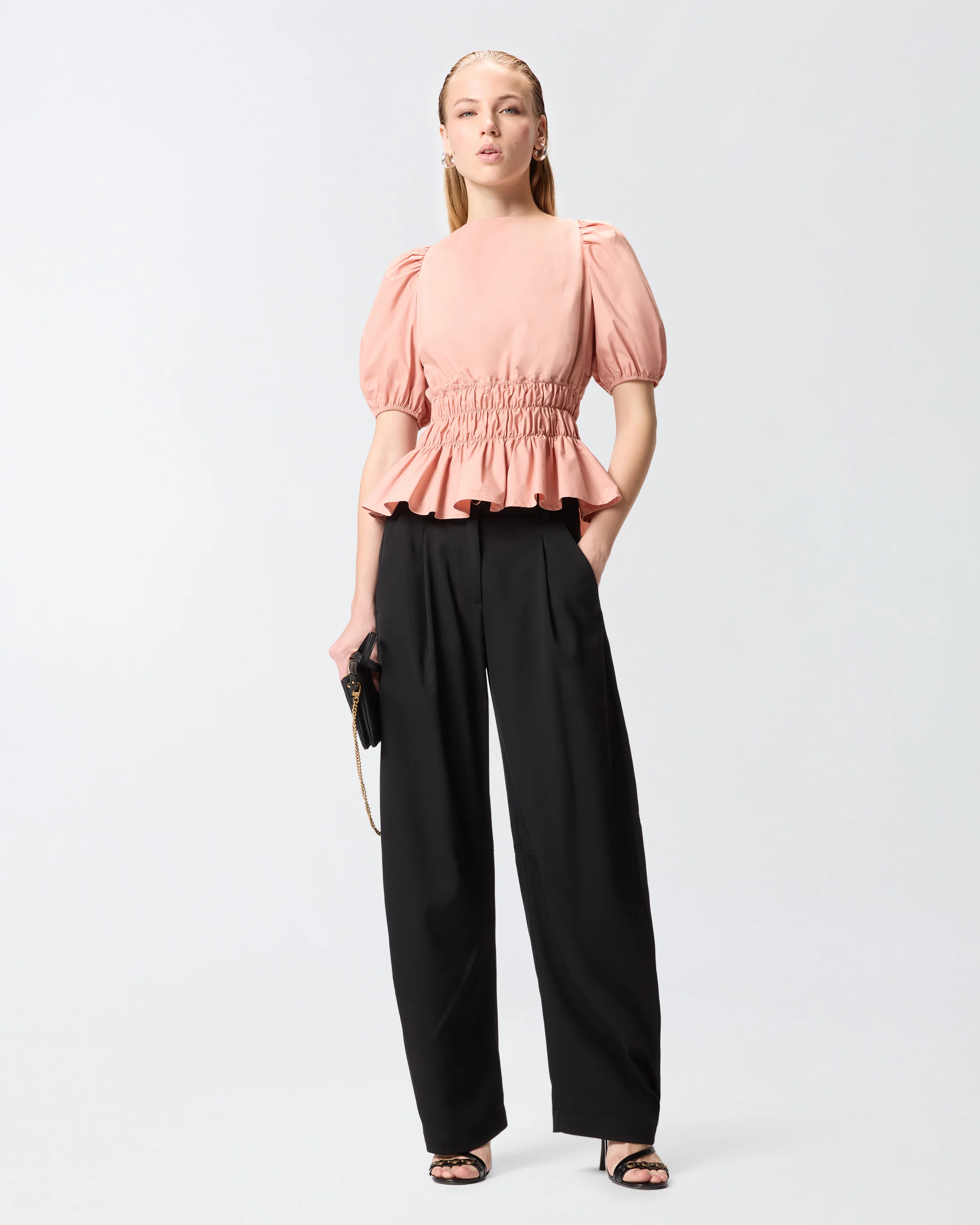 Top cropped con volant e schiena scoperta - Image 2