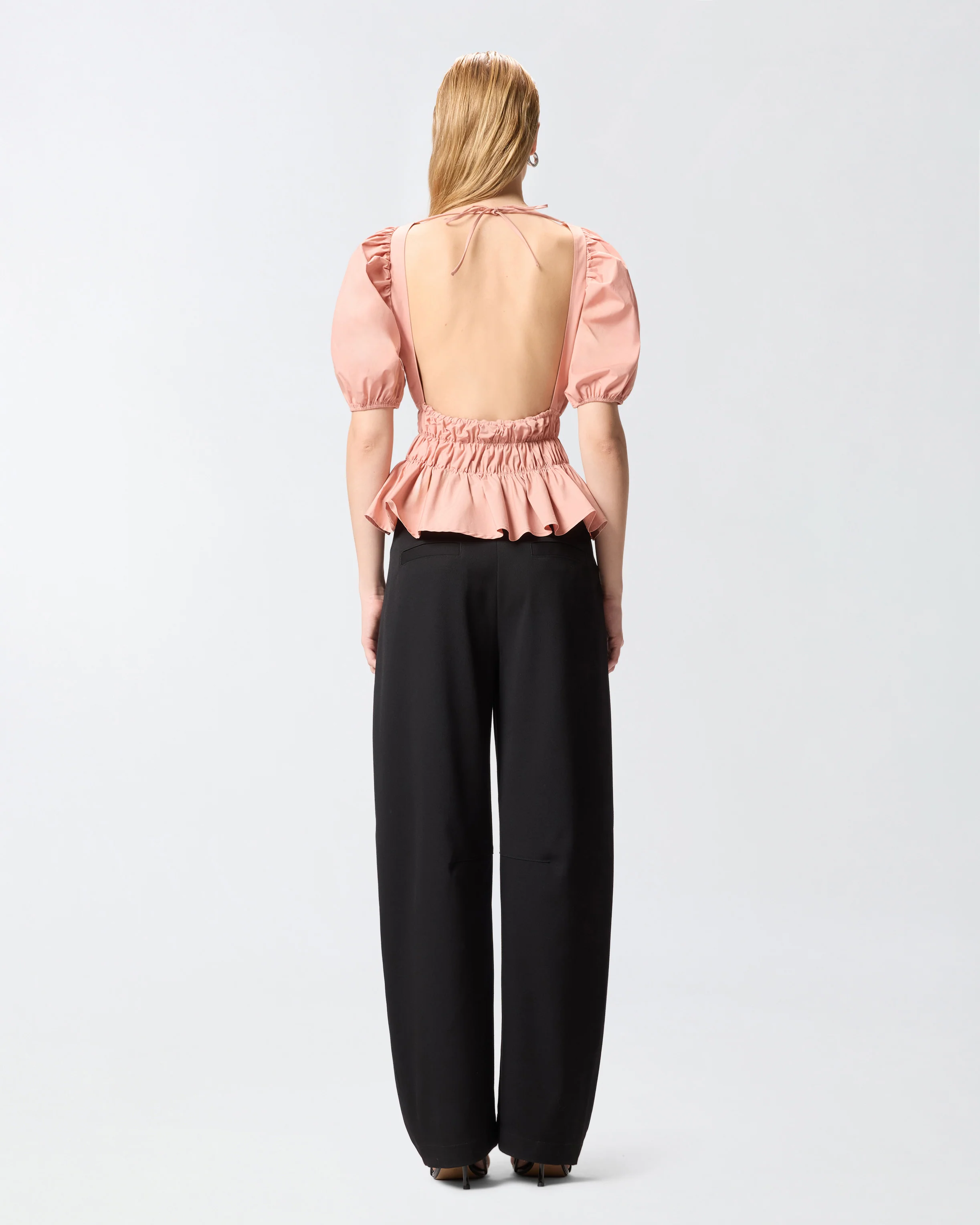 Top cropped con volant e schiena scoperta - Image 3