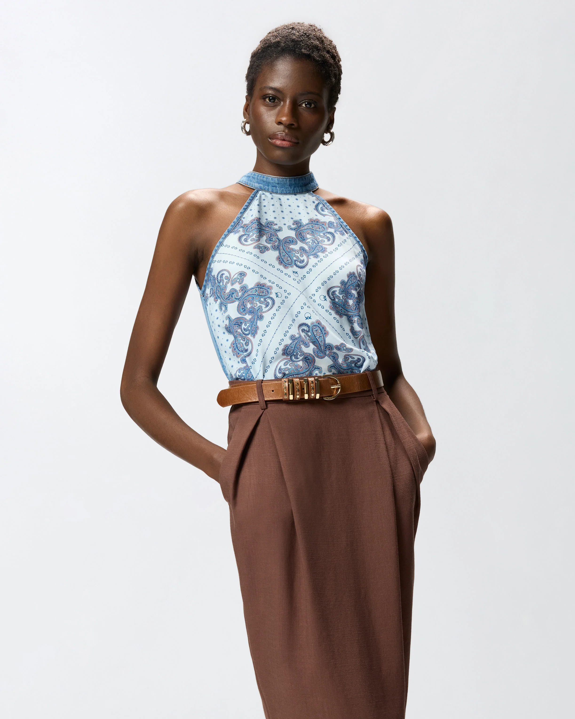 Top in denim con stampa foulard