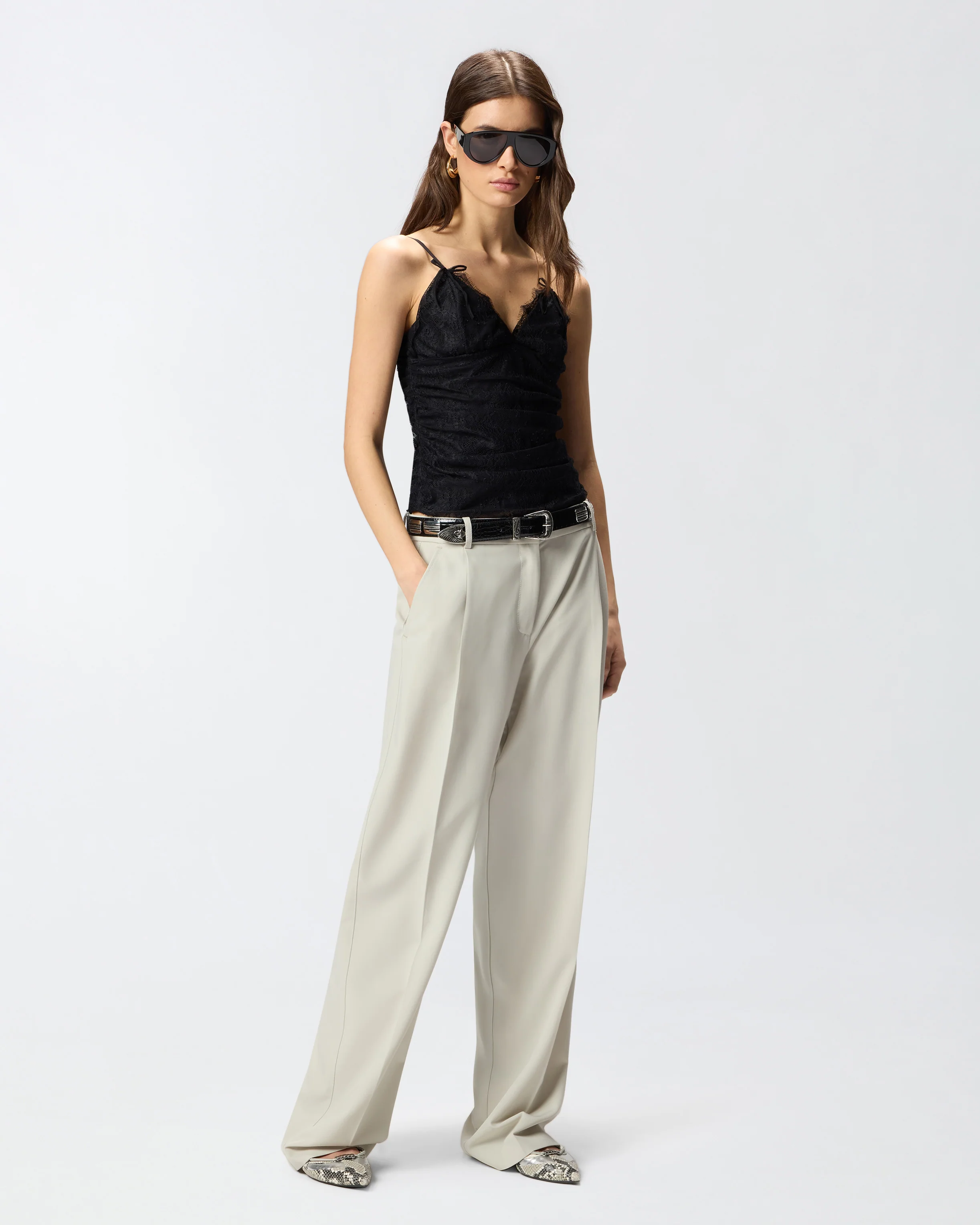 Top in pizzo floreale con spalline - Image 2