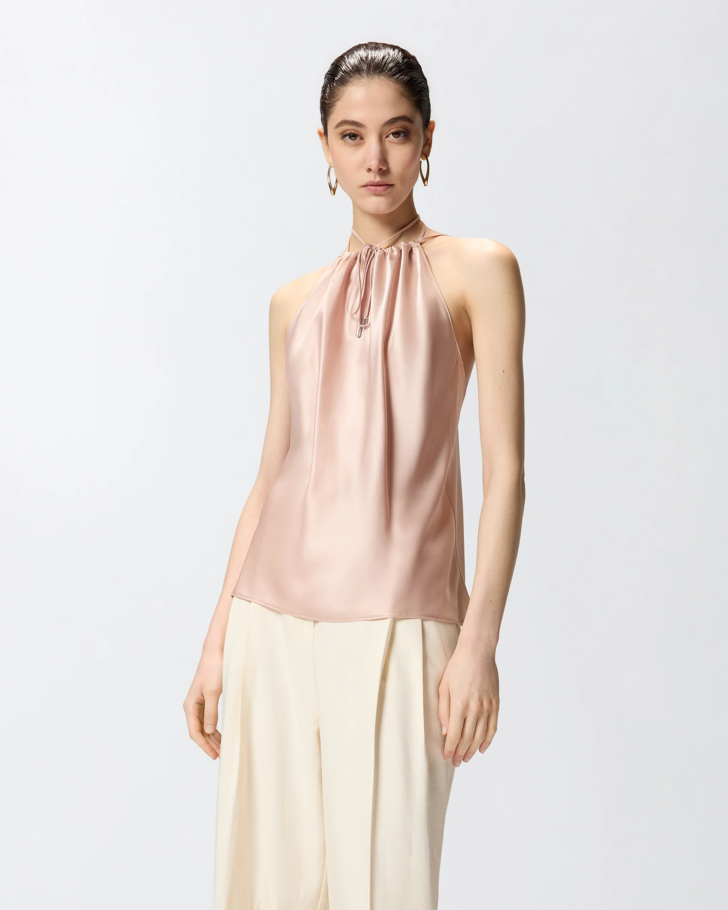 Top in satin con scollo all'americana