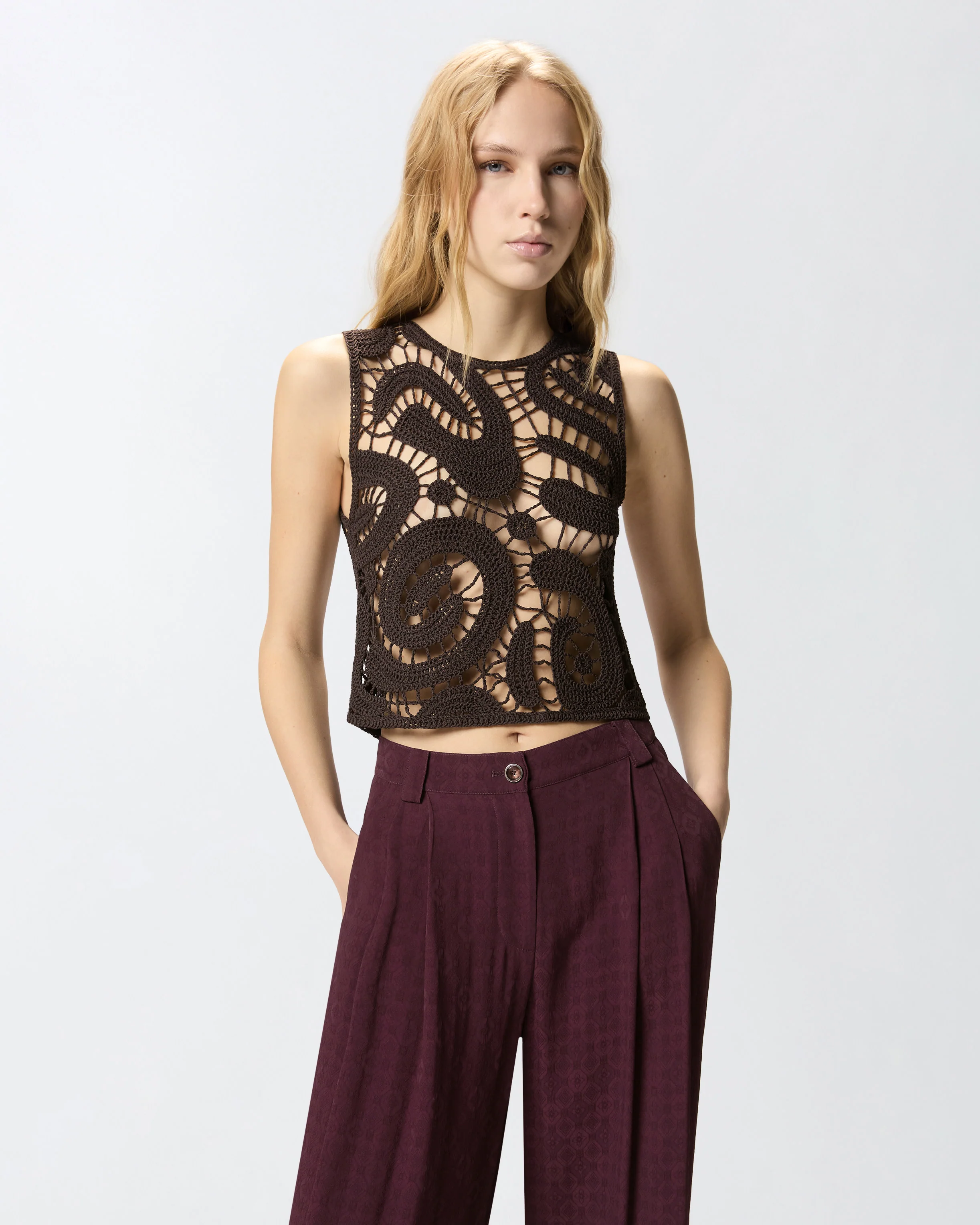 Top smanicato crochet geometrico
