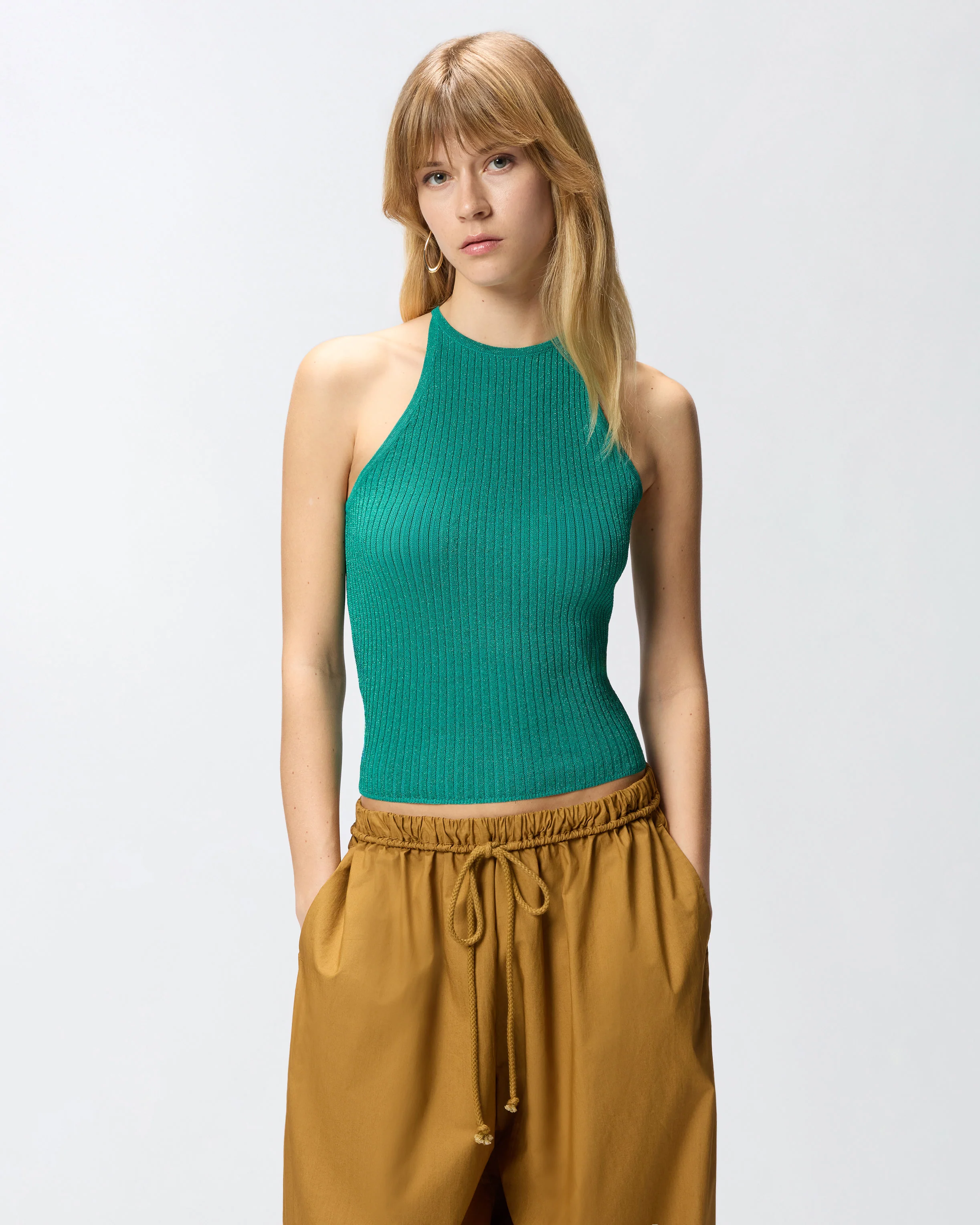 Top spalle scoperte allacciato al collo